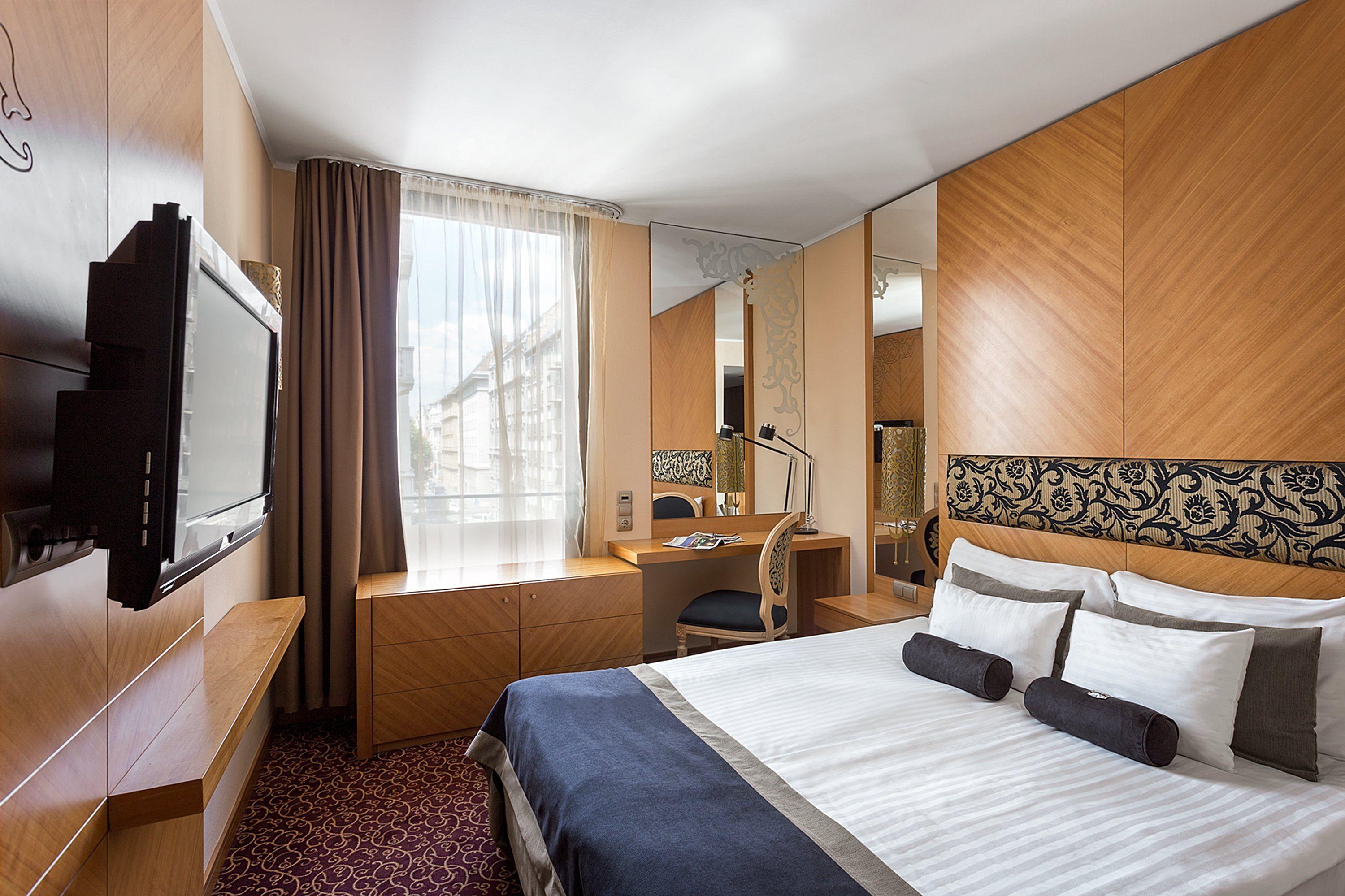 Double bed suite at Marmara Hotel Budapest
