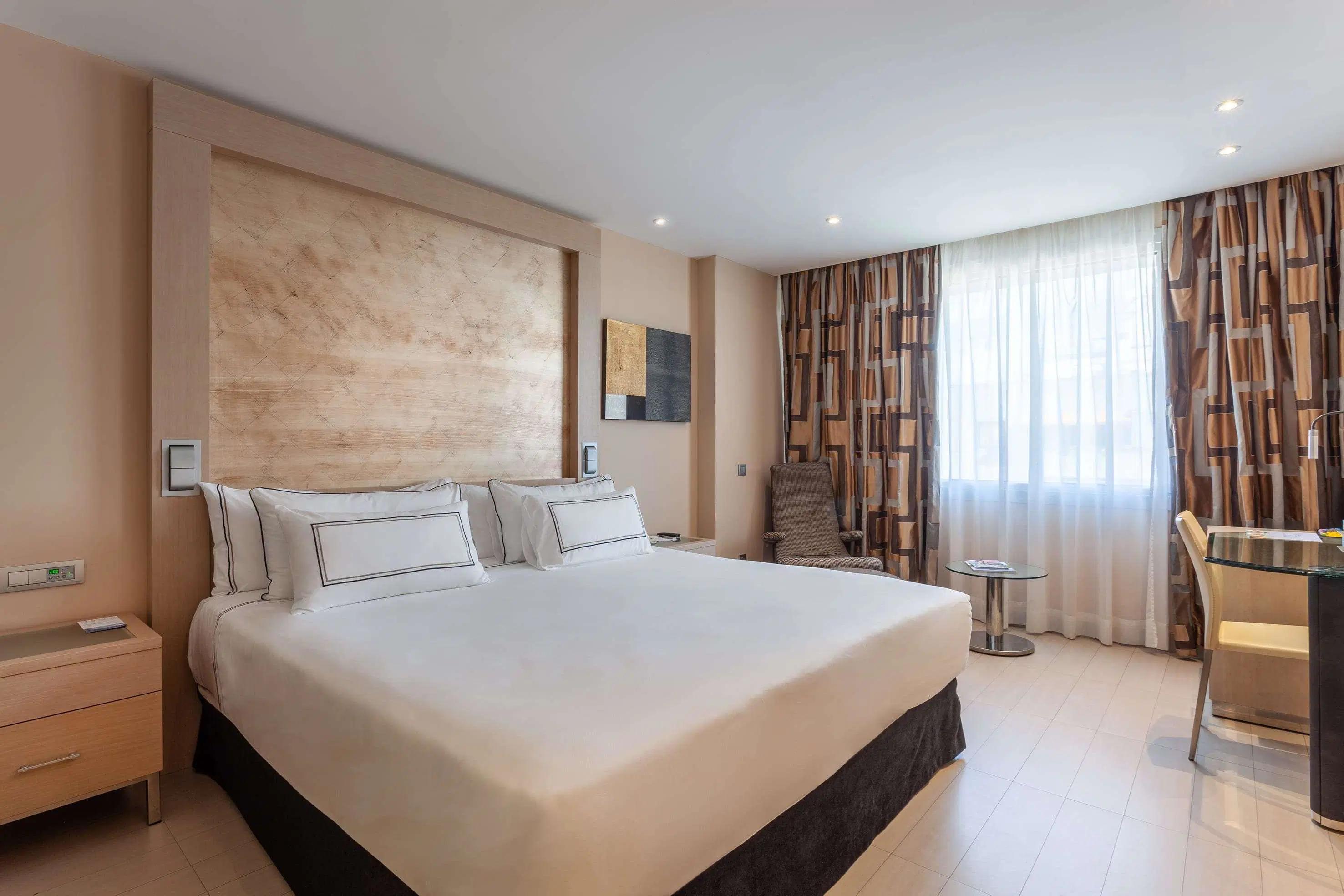 Double bed suite at Melia Sevilla
