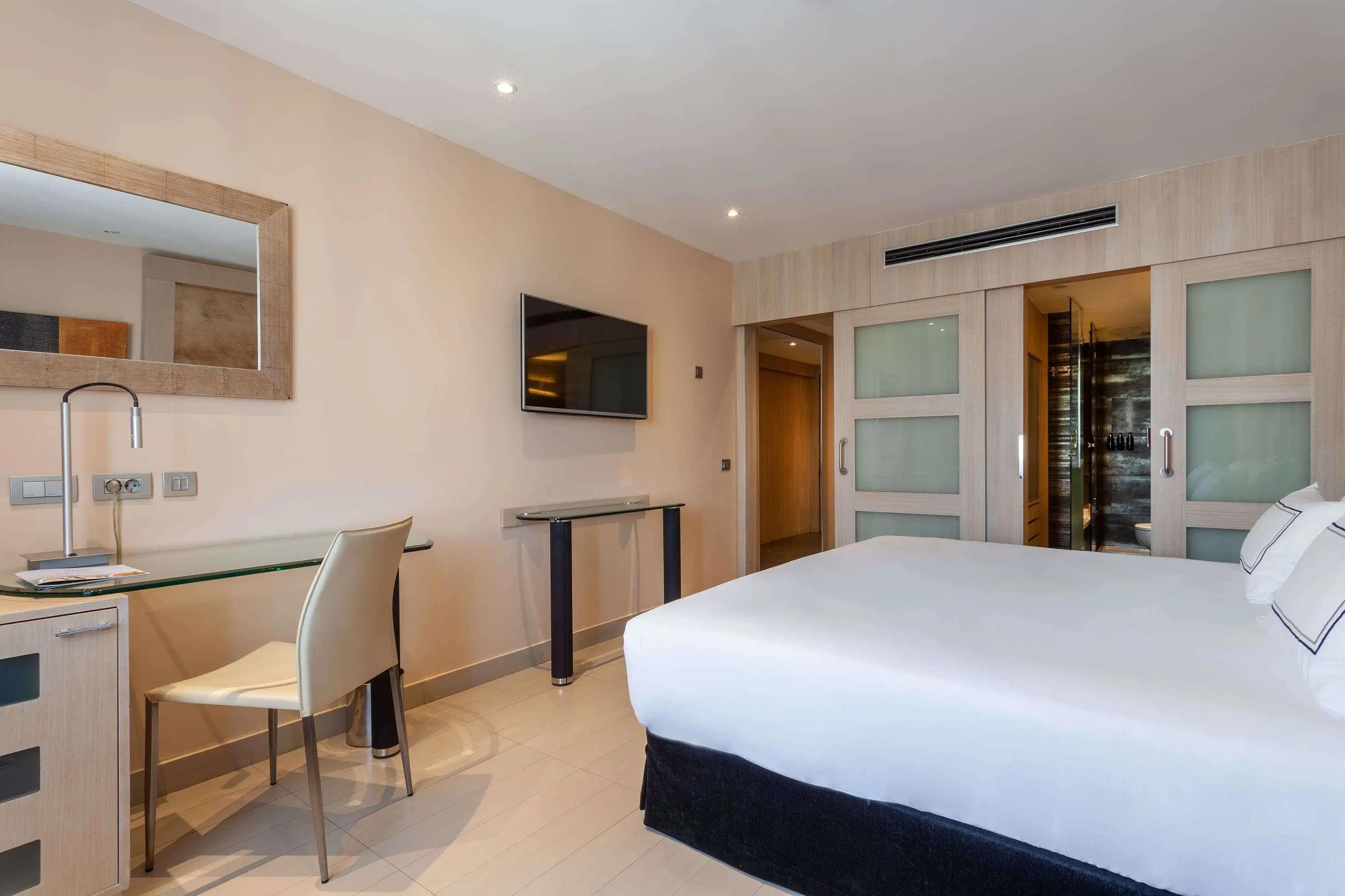 Double bed suite at Melia Sevilla