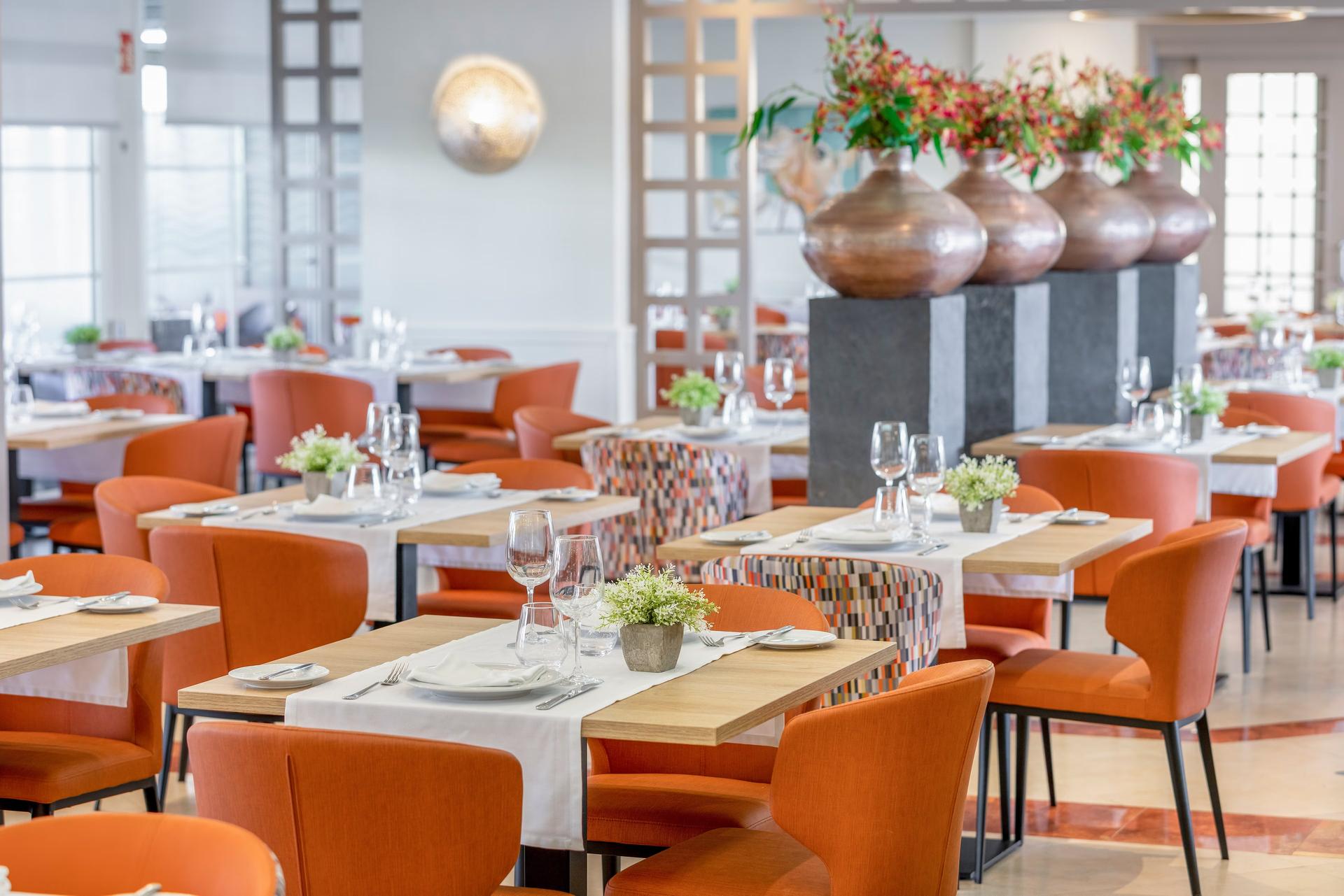Indoor dining room at Melia Sol Barbacan