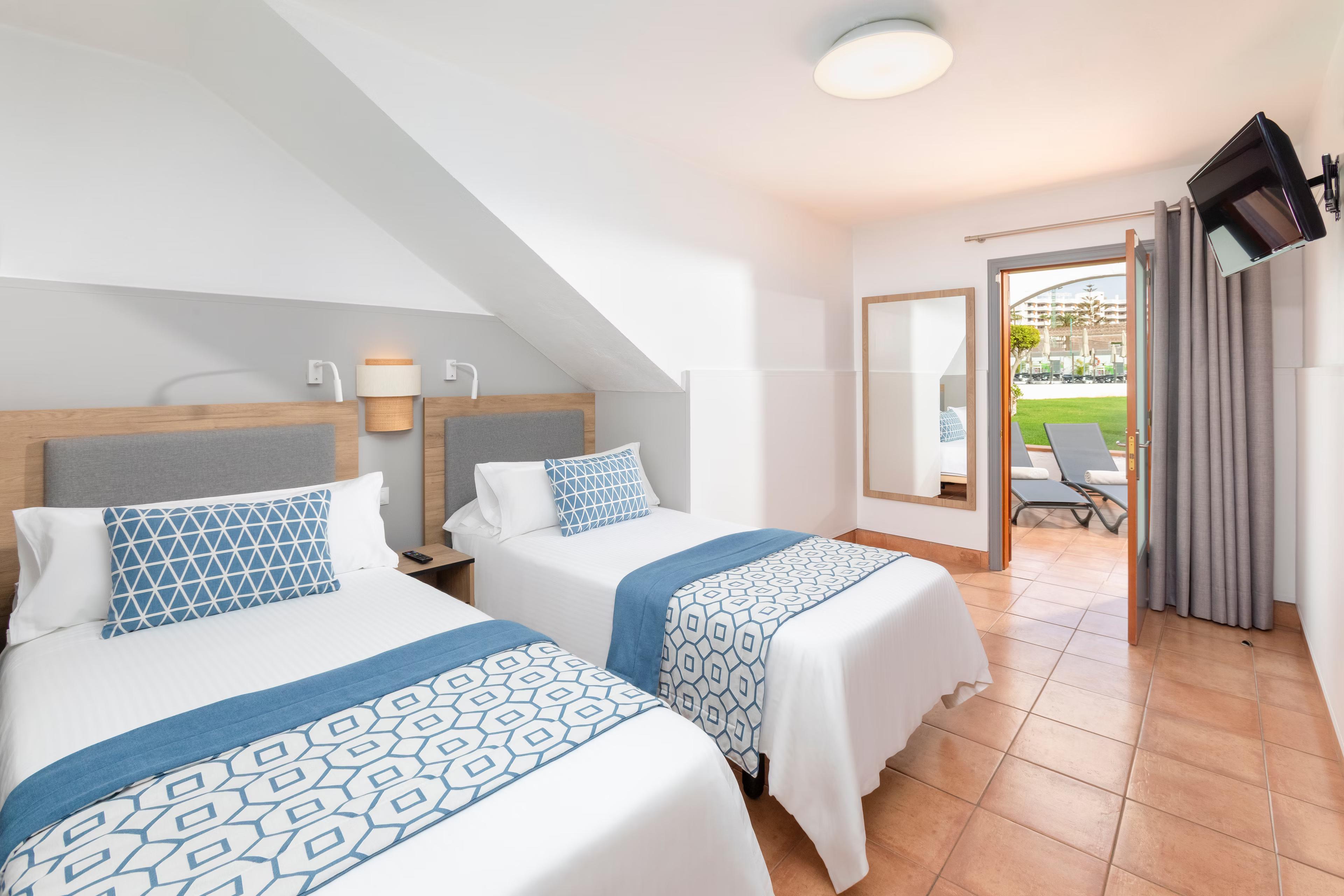 Twin bed room at Melia Sol Barbacan