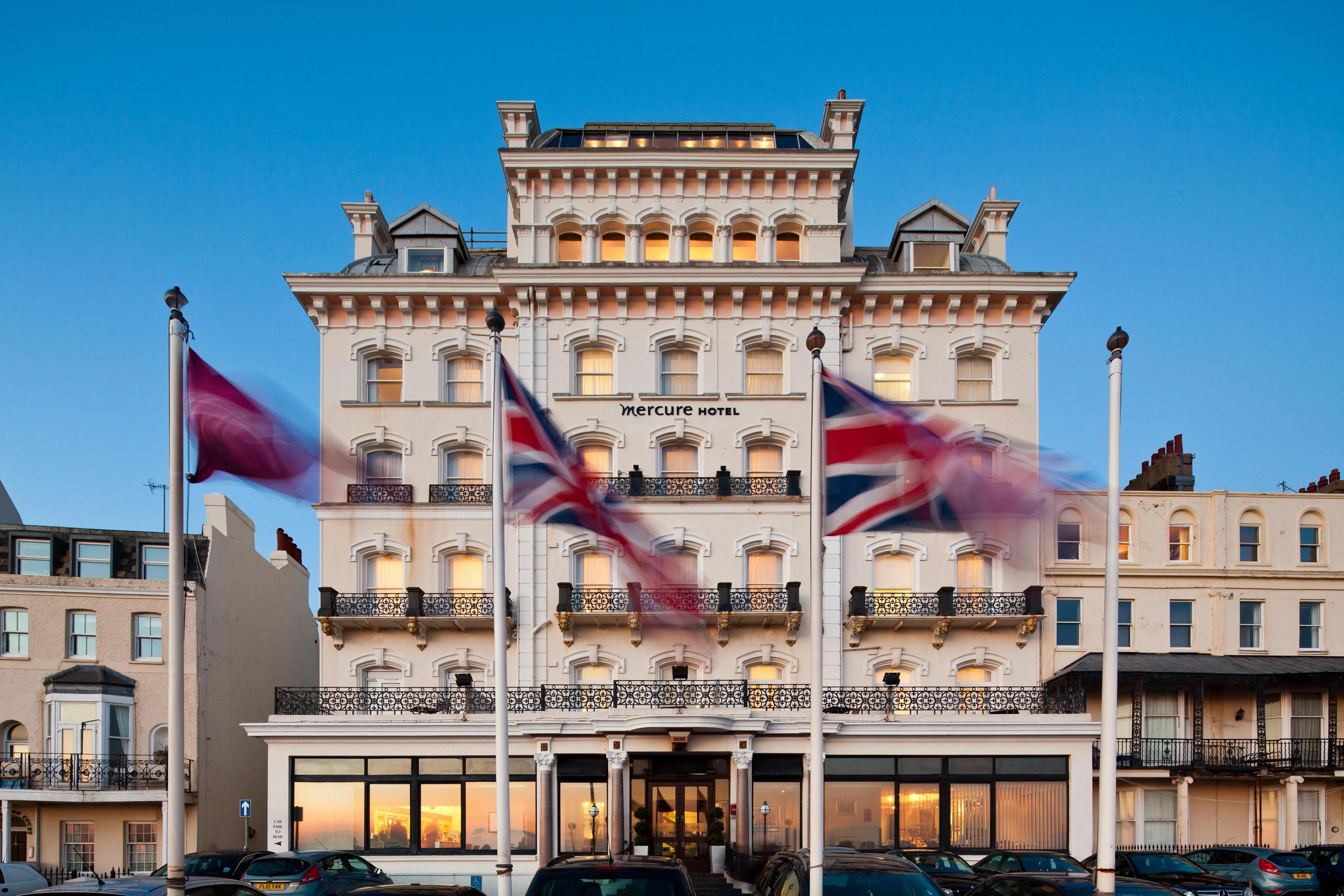 Panoramic view of the Mercure Brighton Seafront Hotel building