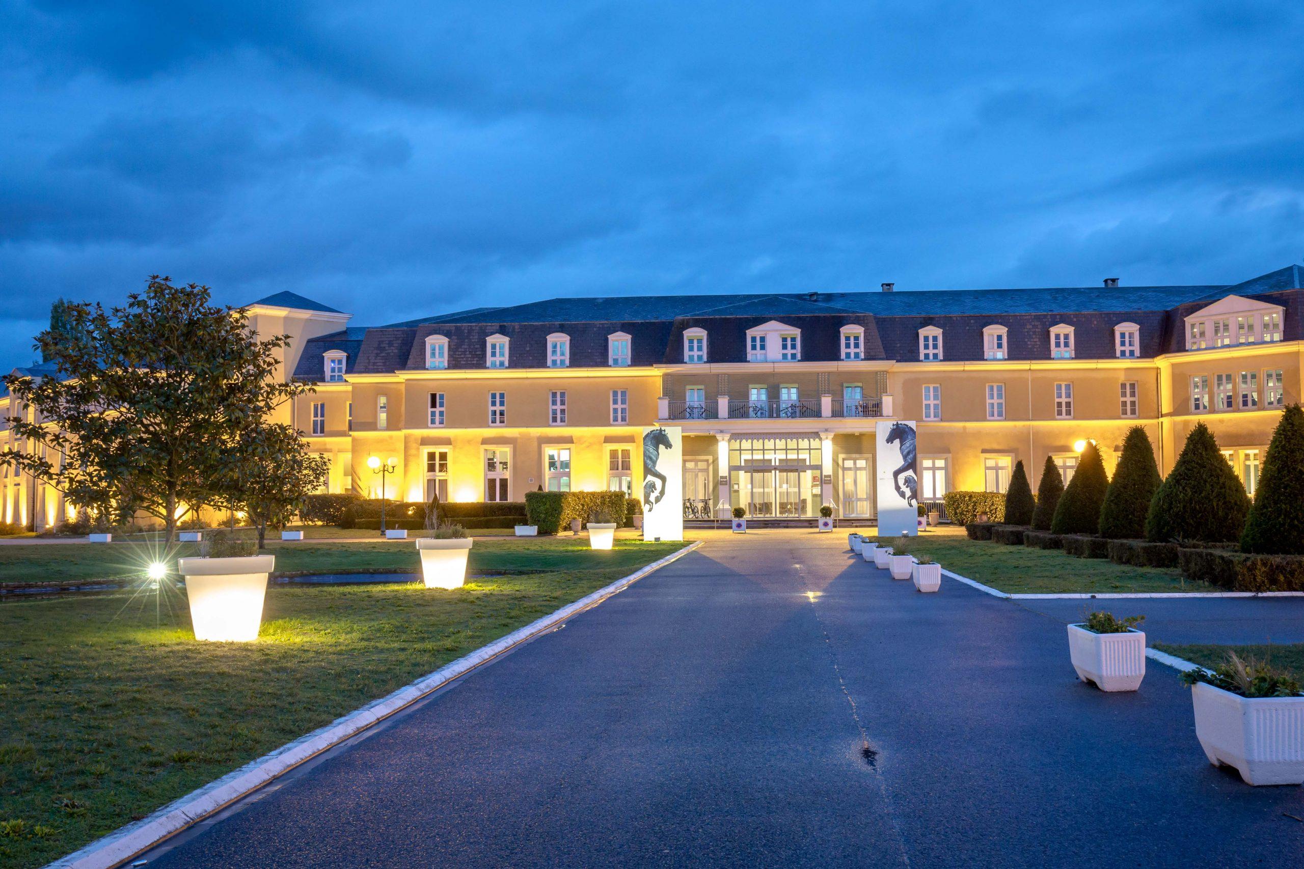 Panoramic view of the Mercure Chantilly Resort building