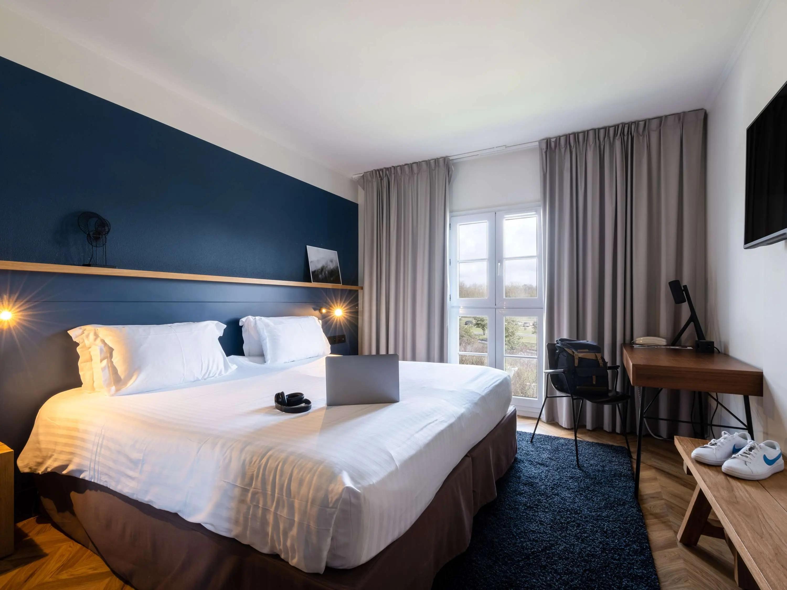 Double bed suite at Mercure Chantilly Resort
