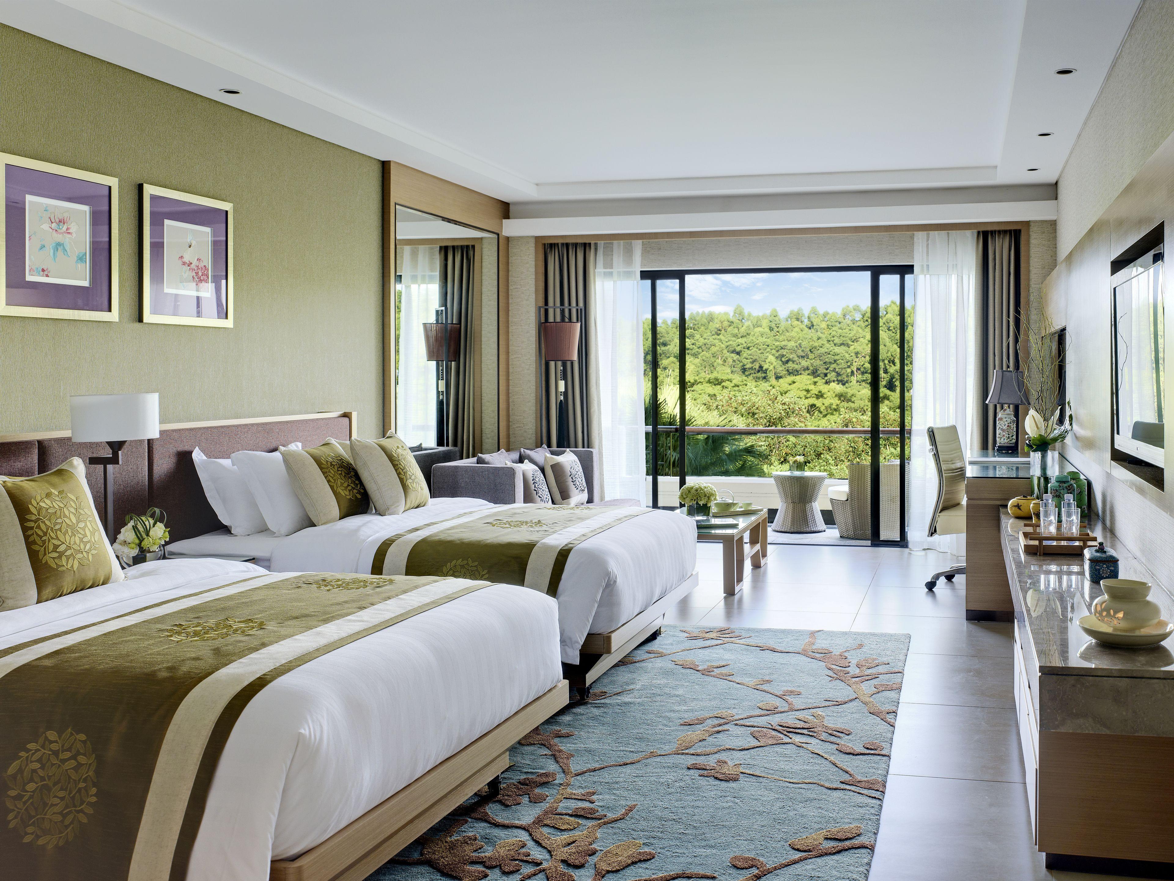 Twin bed suite at Mission Hills Golf Club & Resort Shenzhen Hotel