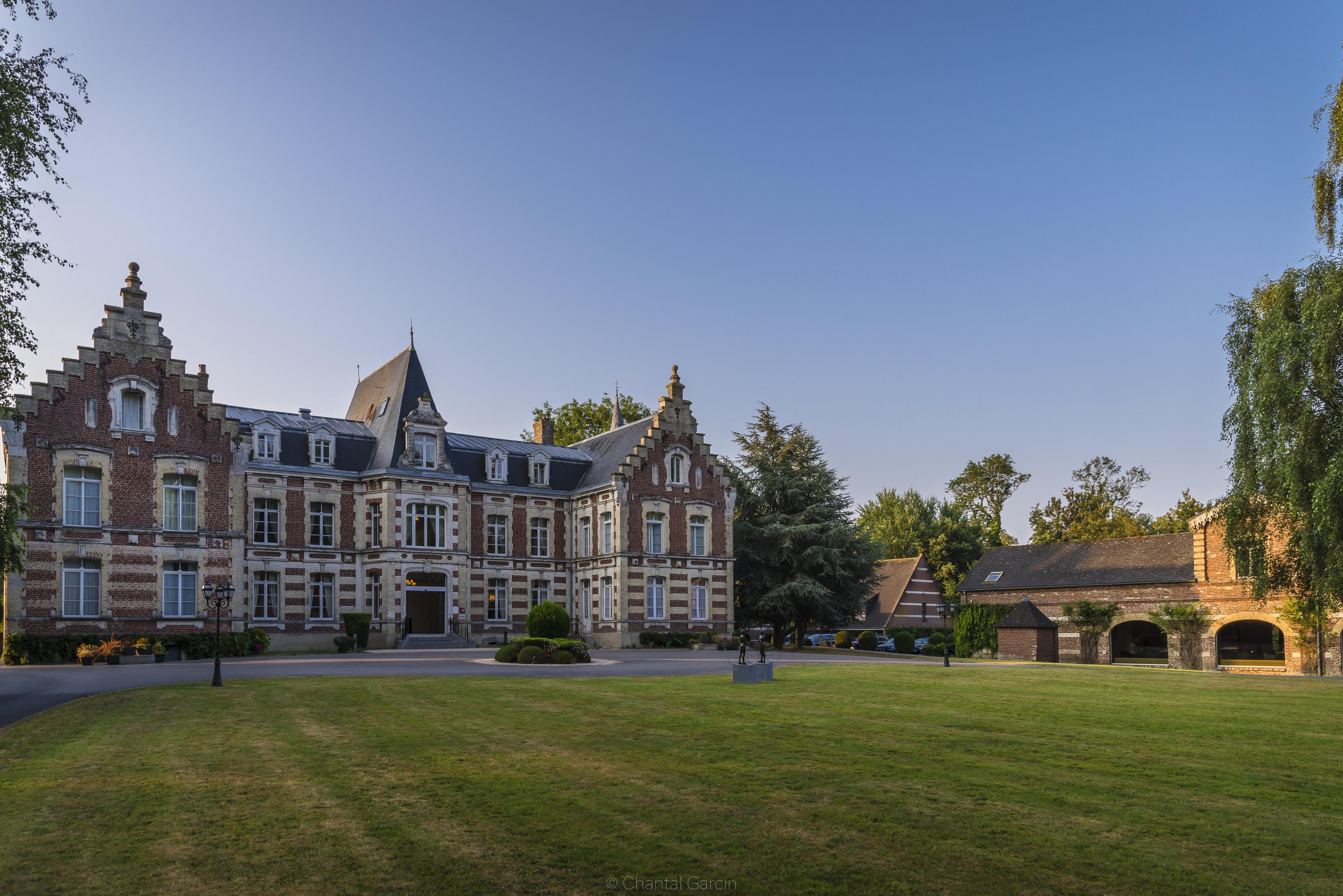 Panoramic view of the Najeti Chateau Tilques building