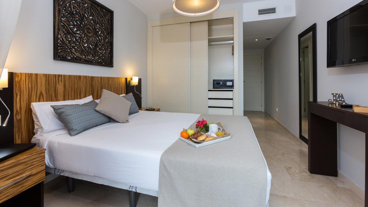 Modern double bed suite at ONA Valle Romano Golf Resort