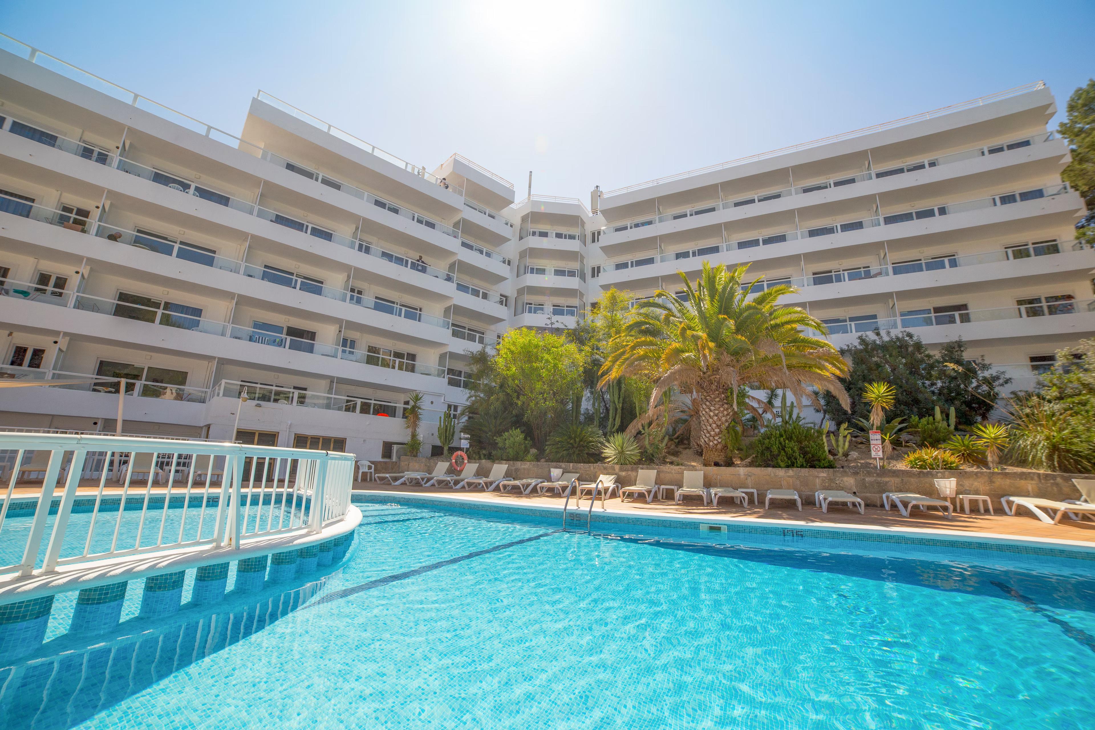 Sun shining over Pierre & Vacances Mallorca Portofino