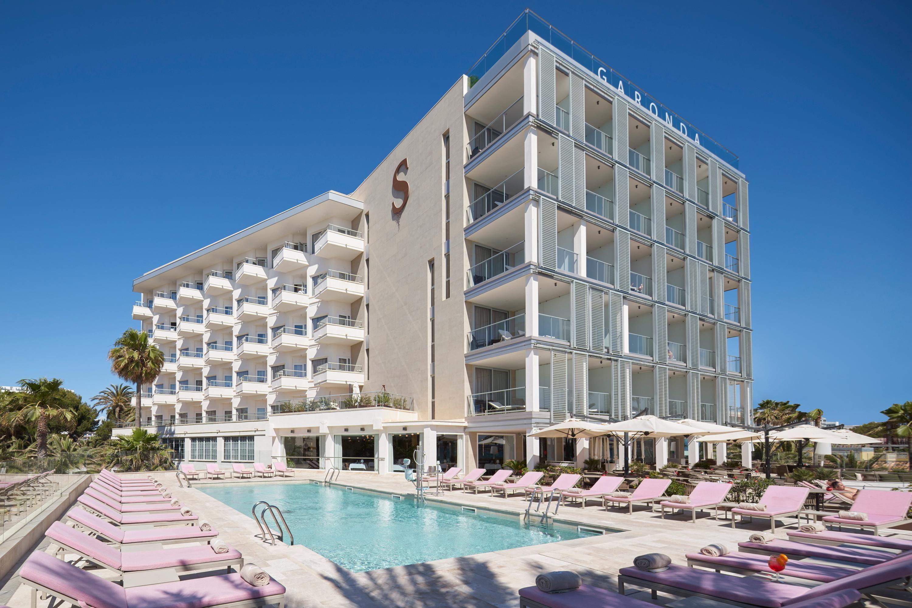 Panoramic view of the Pure Salt Garonda building overlooking the outdoor pool