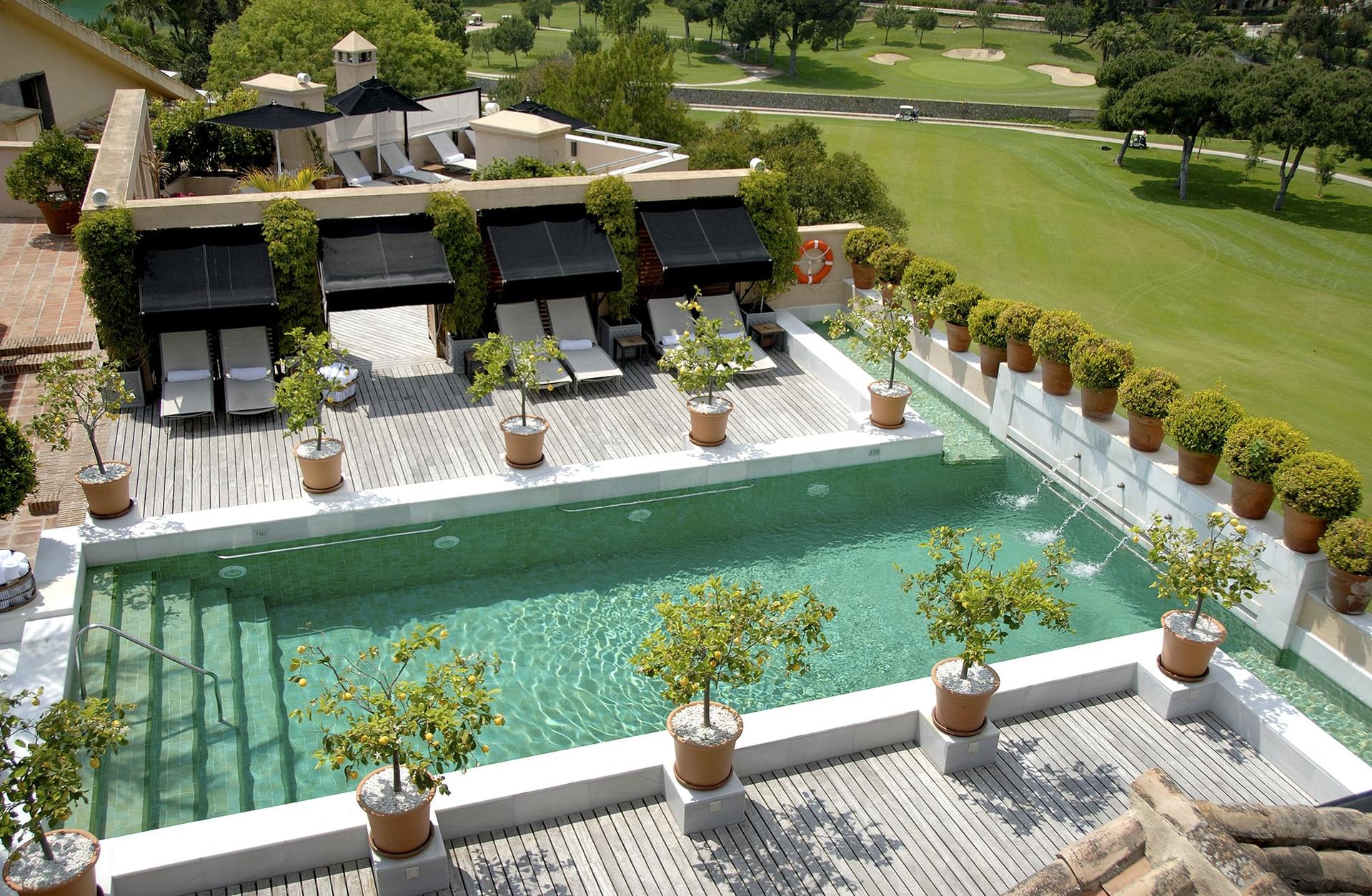 Outdoor swimming pool at Rio Real Golf & Hotel