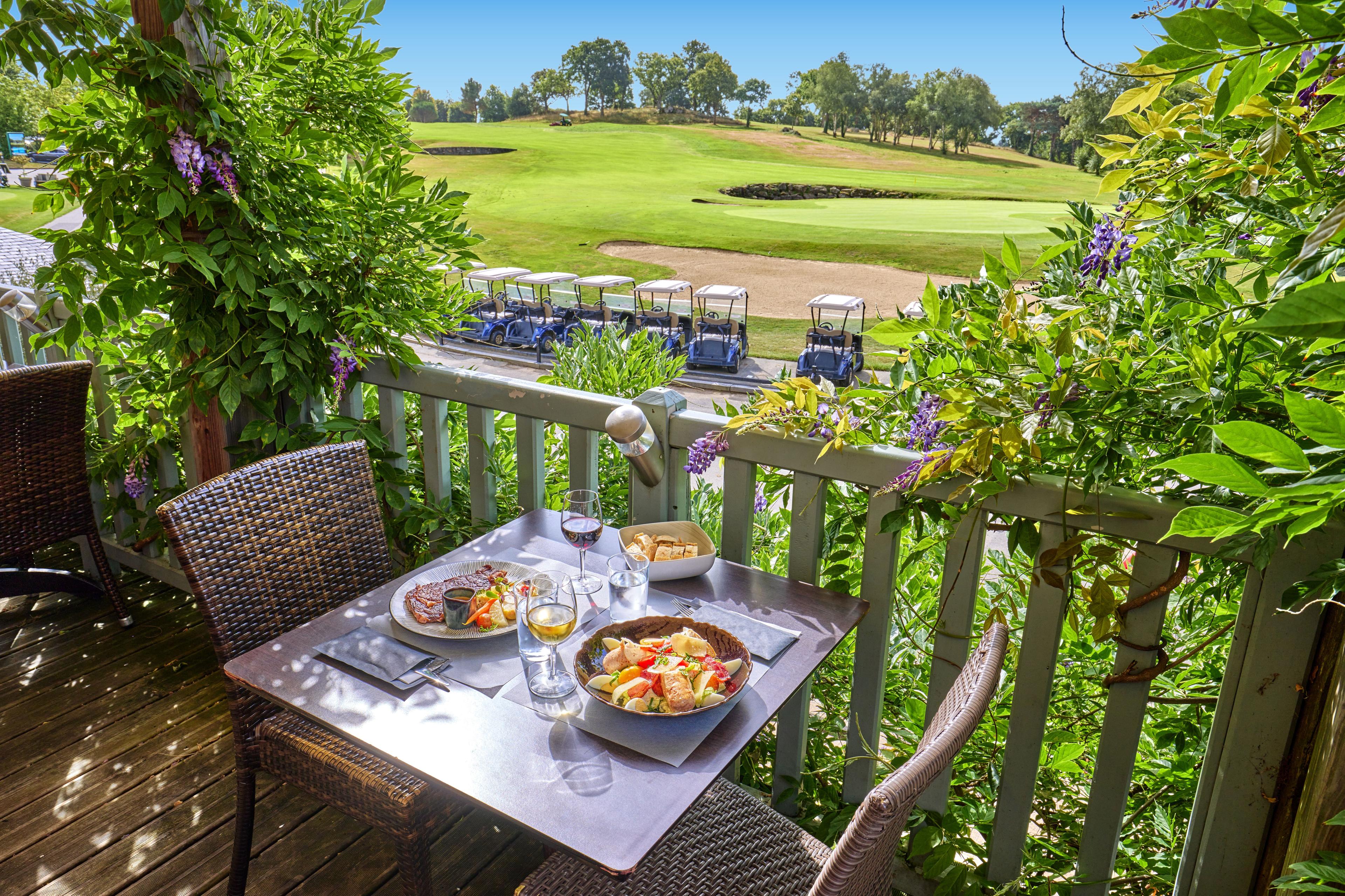 Balcony dining views of the golf course