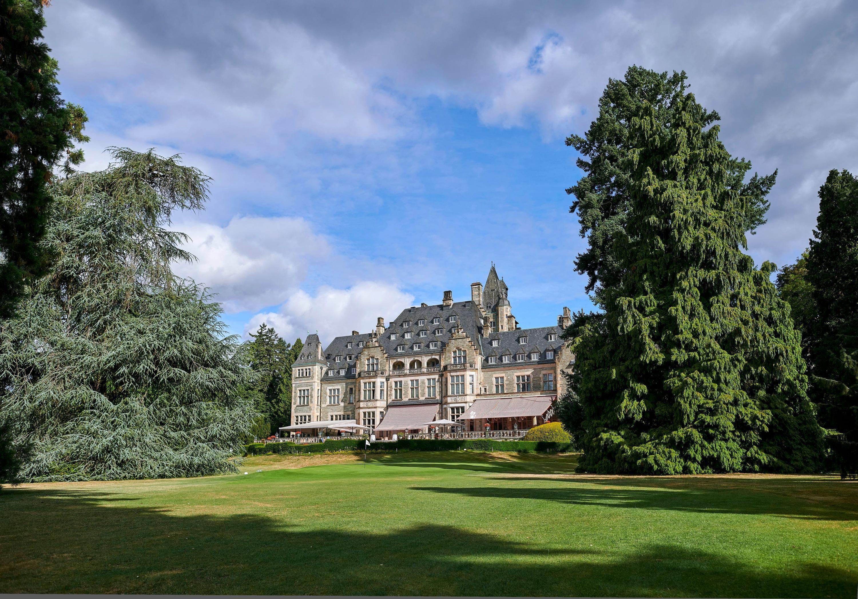 Panoramic view of the Schlosshotel Kronberg Hotel building