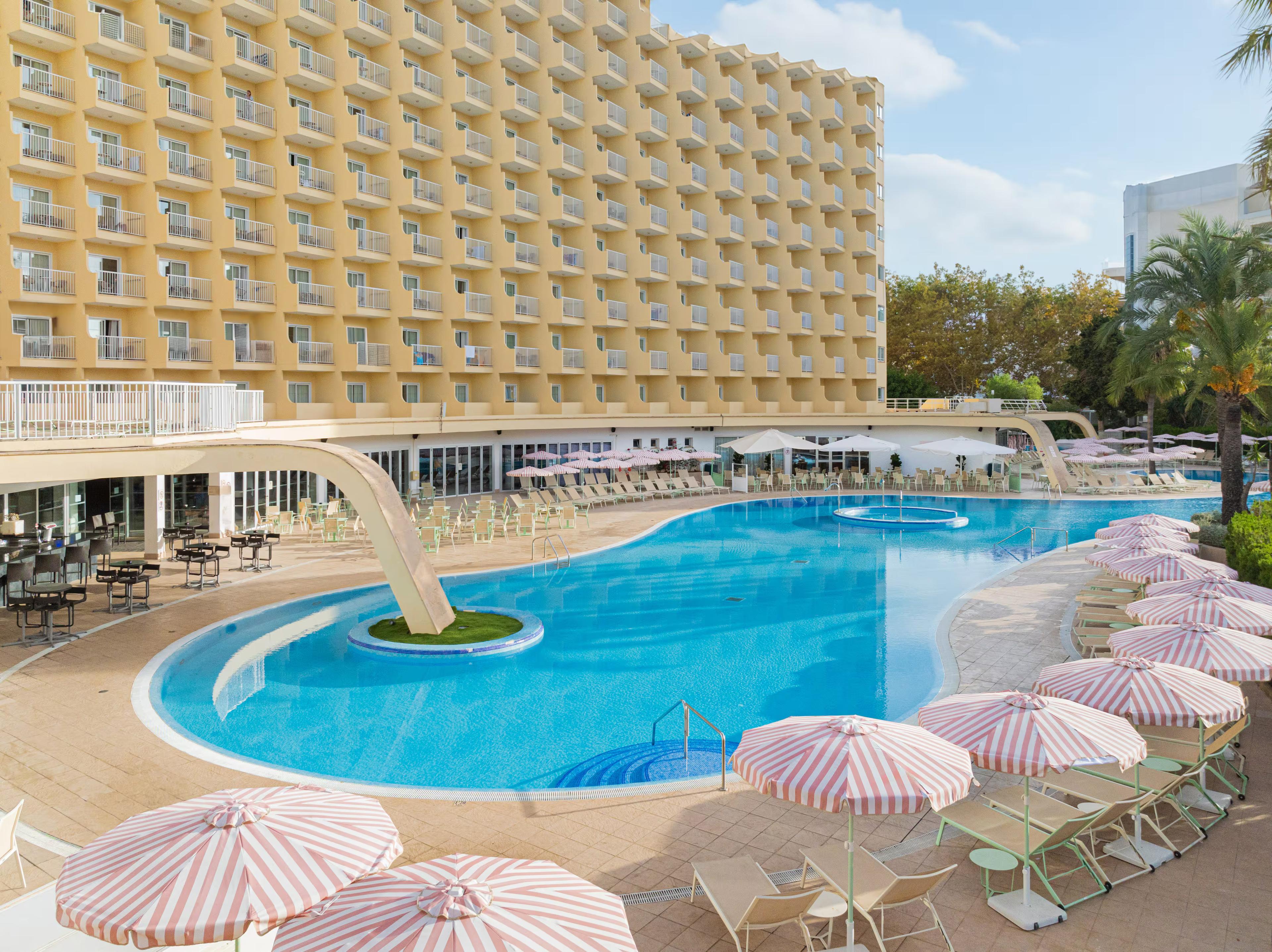 Panoramic view of the Sol Guadalupe Hotel building