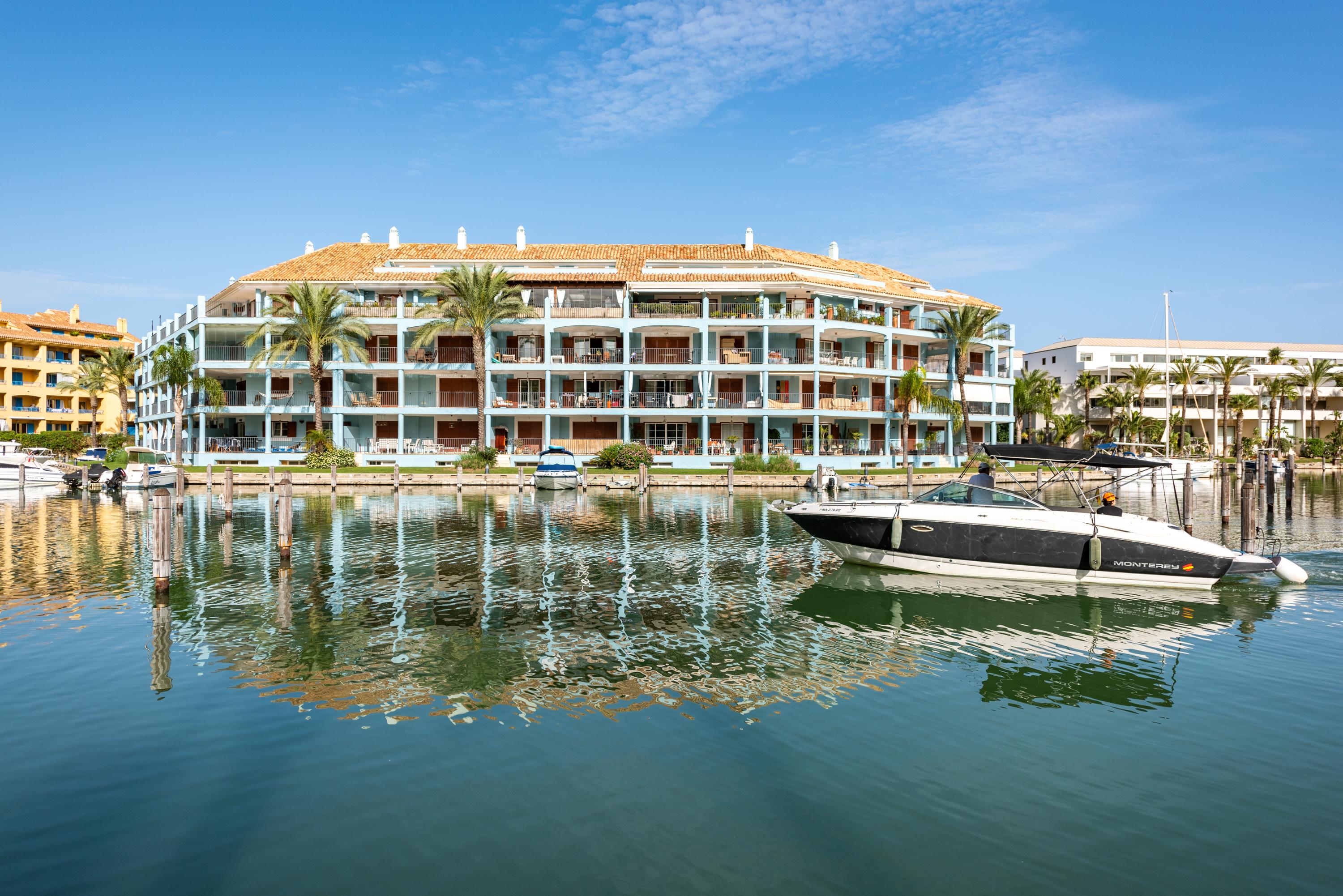 Panoramic view of the Sotogrande Marina Apartments building