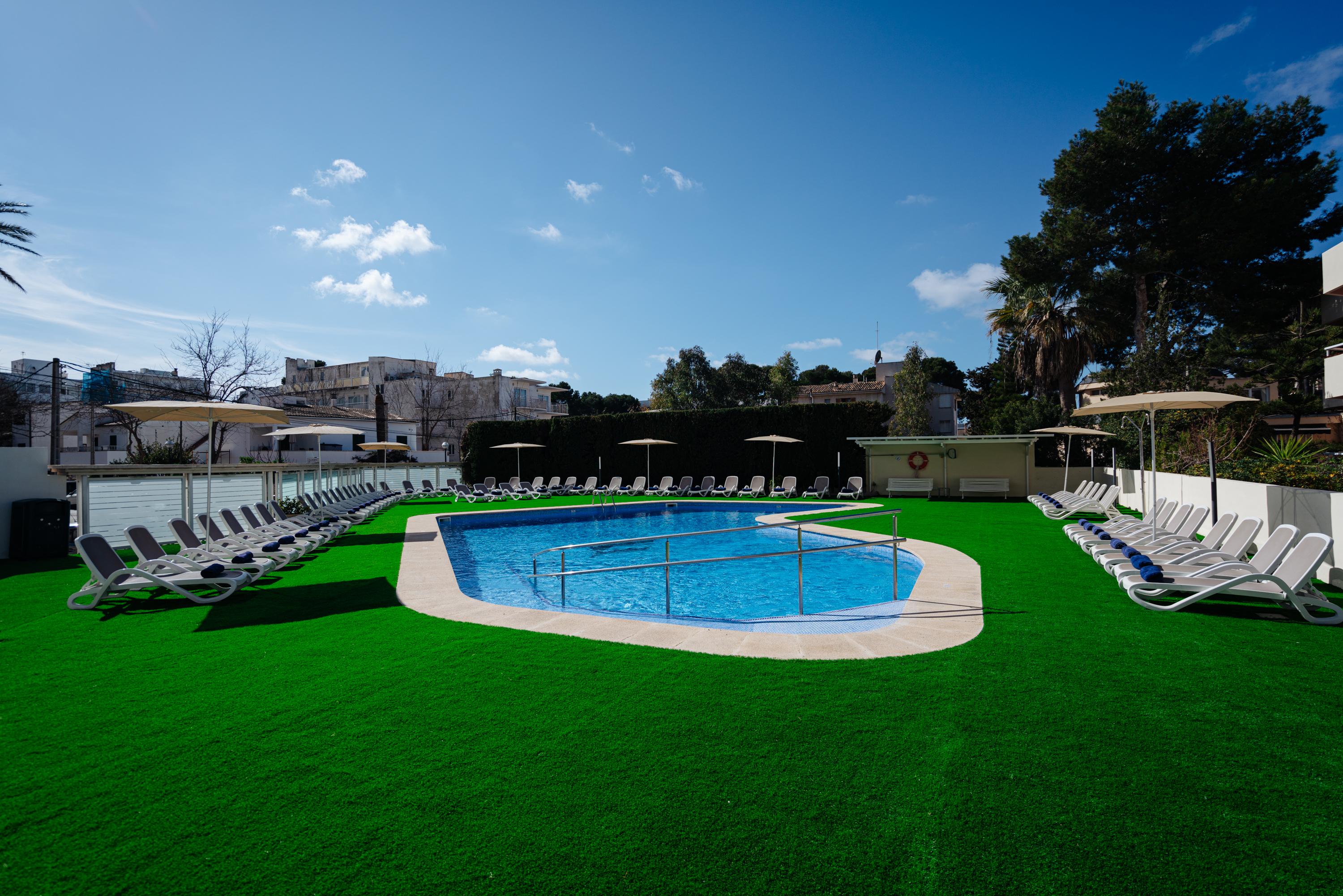 Outdoor pool at THB Maria Isabel Hotel