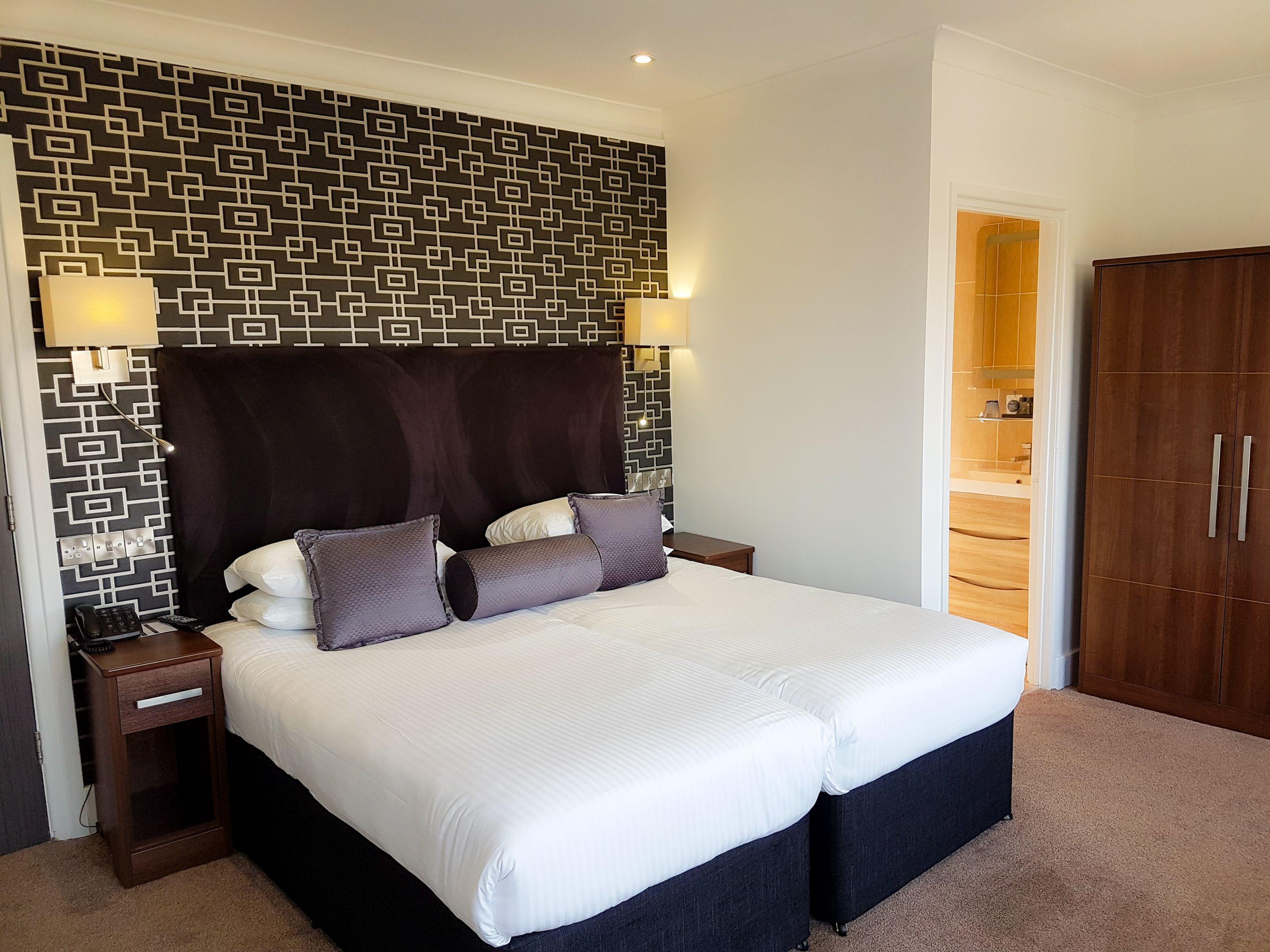 Doble bed suite at The Cumberland Hotel