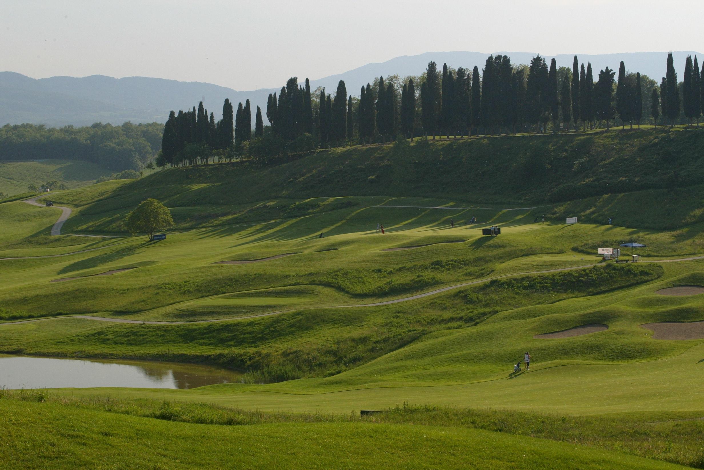 Panoramic view of the UNA Poggio Dei Medici Golf Resort golf course