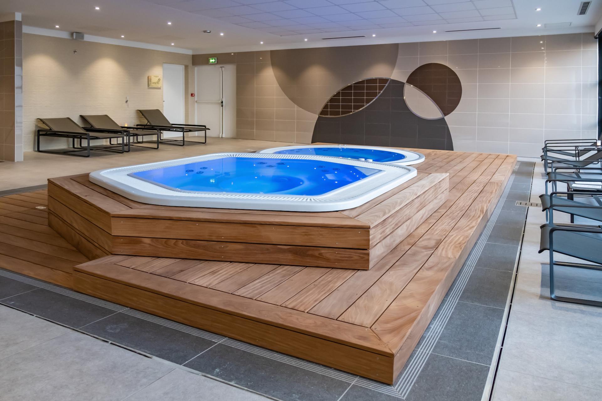 Indoor pool at Novotel Saint Quentin en Yvelines