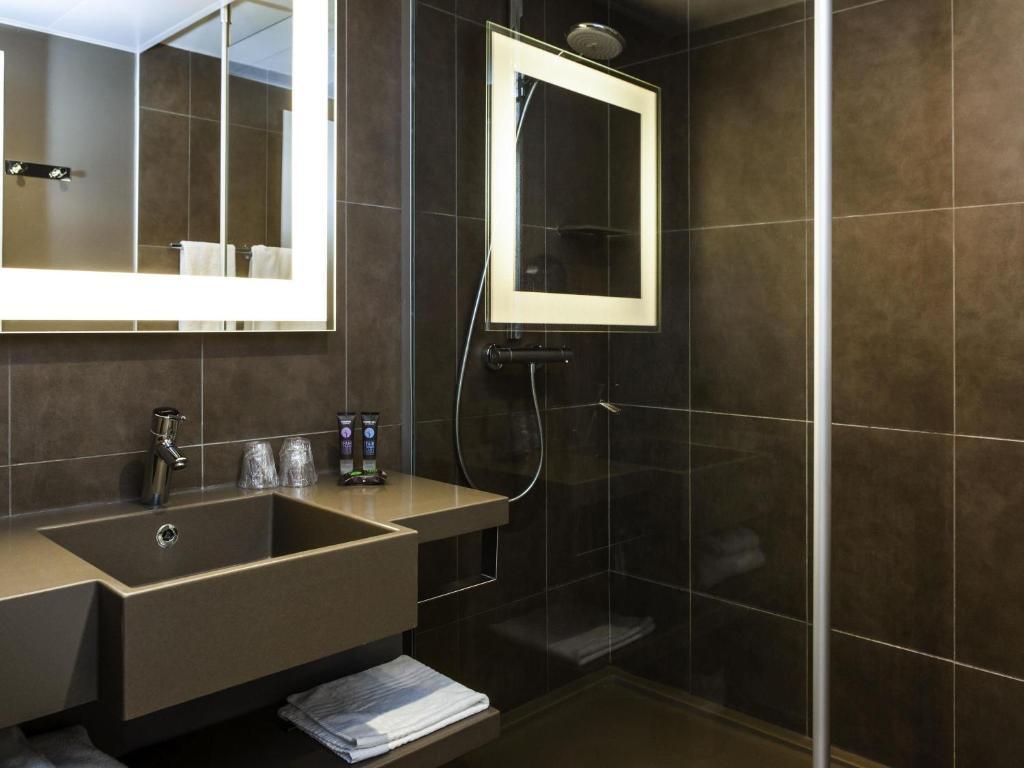 Bathroom as part of a suite at Novotel Saint Quentin en Yvelines