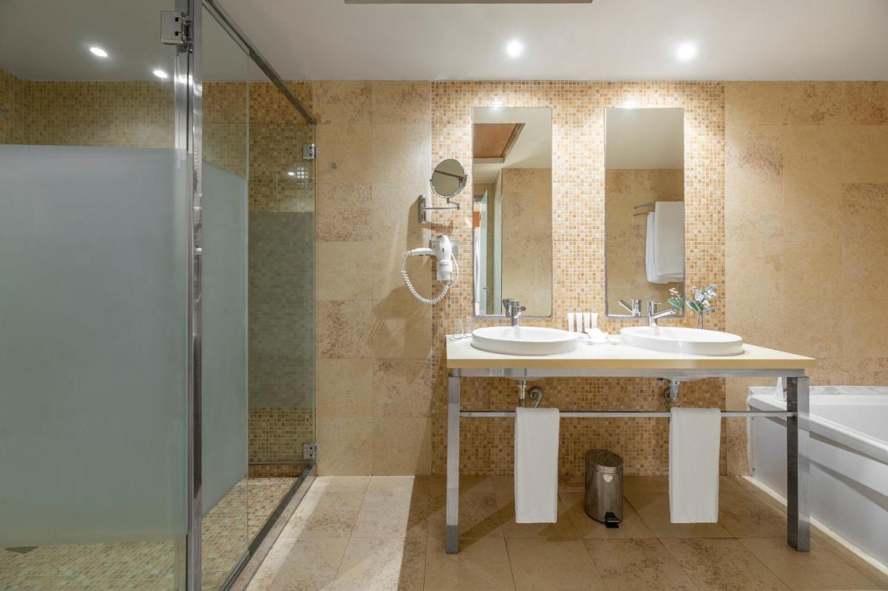 Bathroom as part of a suite at Elba Carlota Beach & Convention Resort