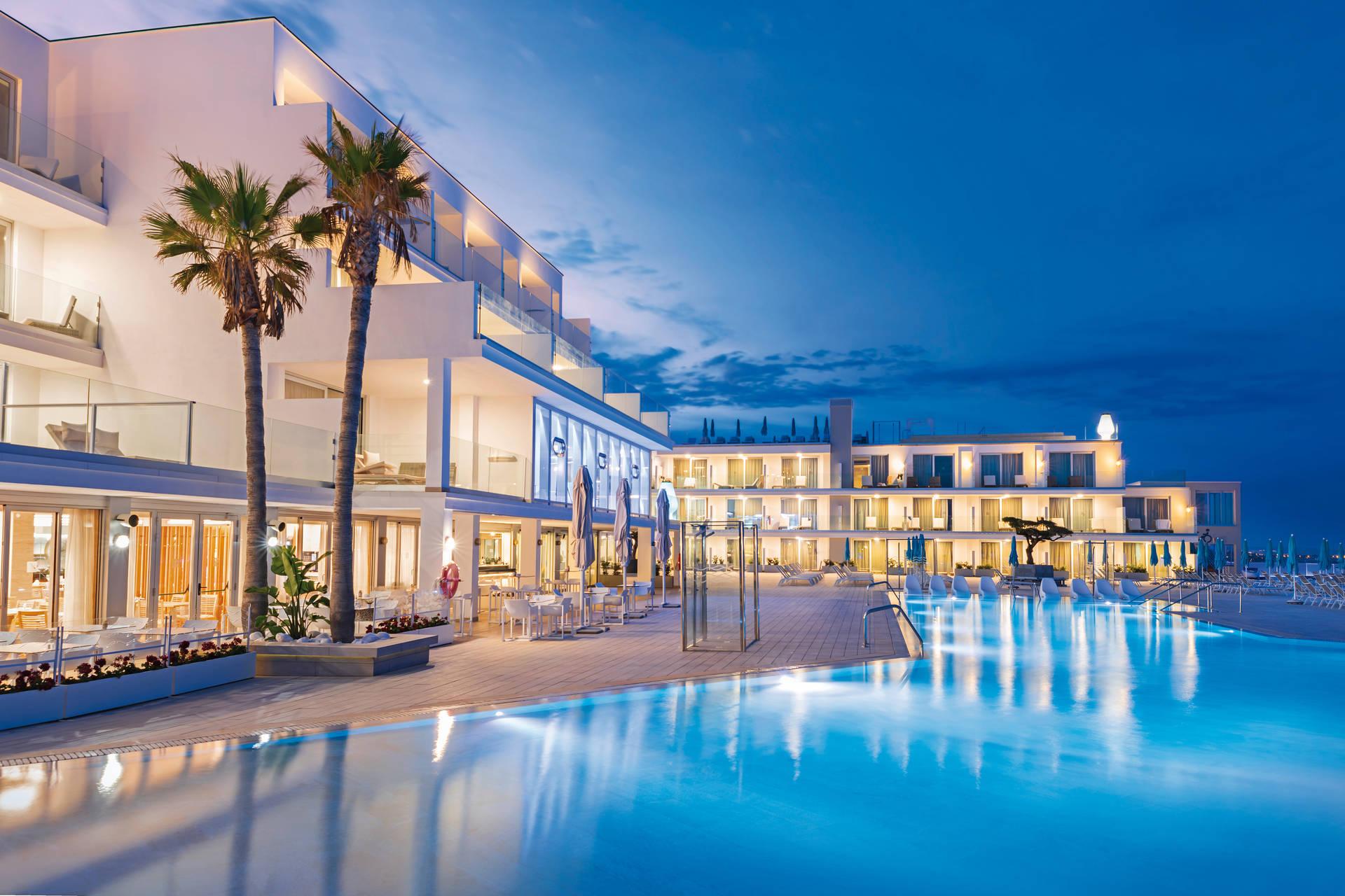 Panoramic view of Elba Sunset Mallorca & Thalasso Spa overlooking the outdoor pool