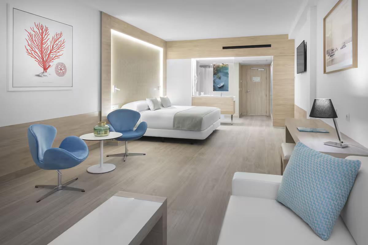 Spacious double bed suite at Elba Sunset Mallorca & Thalasso Spa