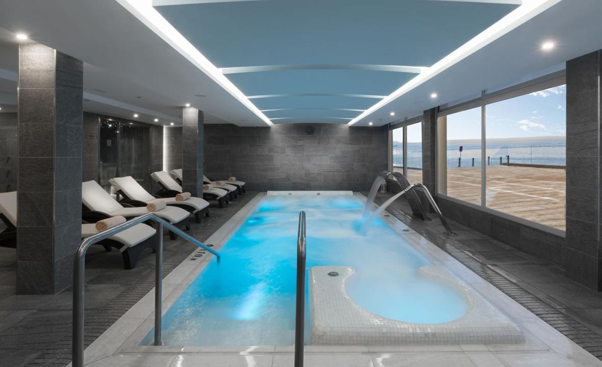 Indoor pool lines with sunbeds at Elba Sunset Mallorca & Thalasso Spa
