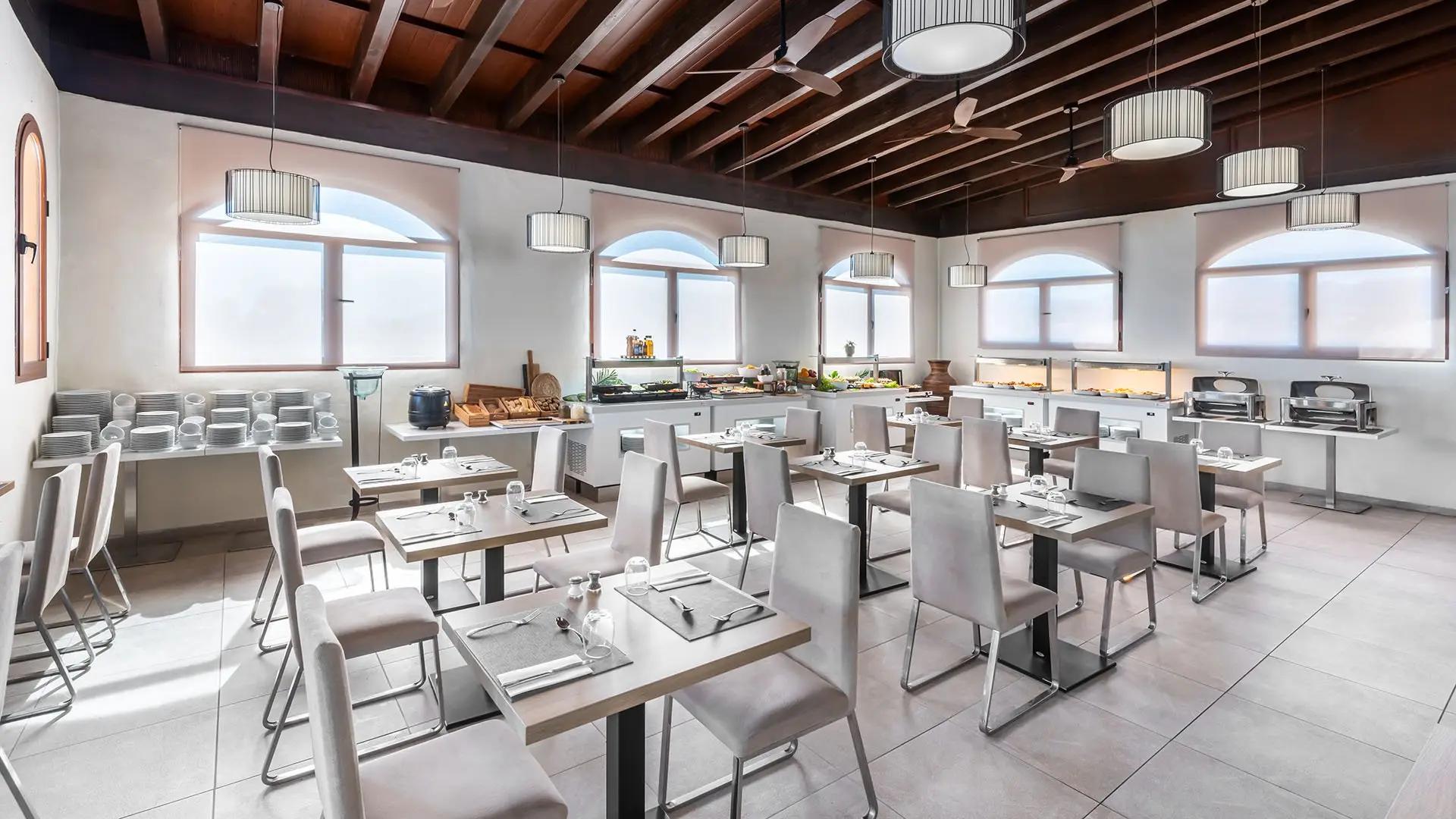 Indoor dining at Globales Paraiso Beach