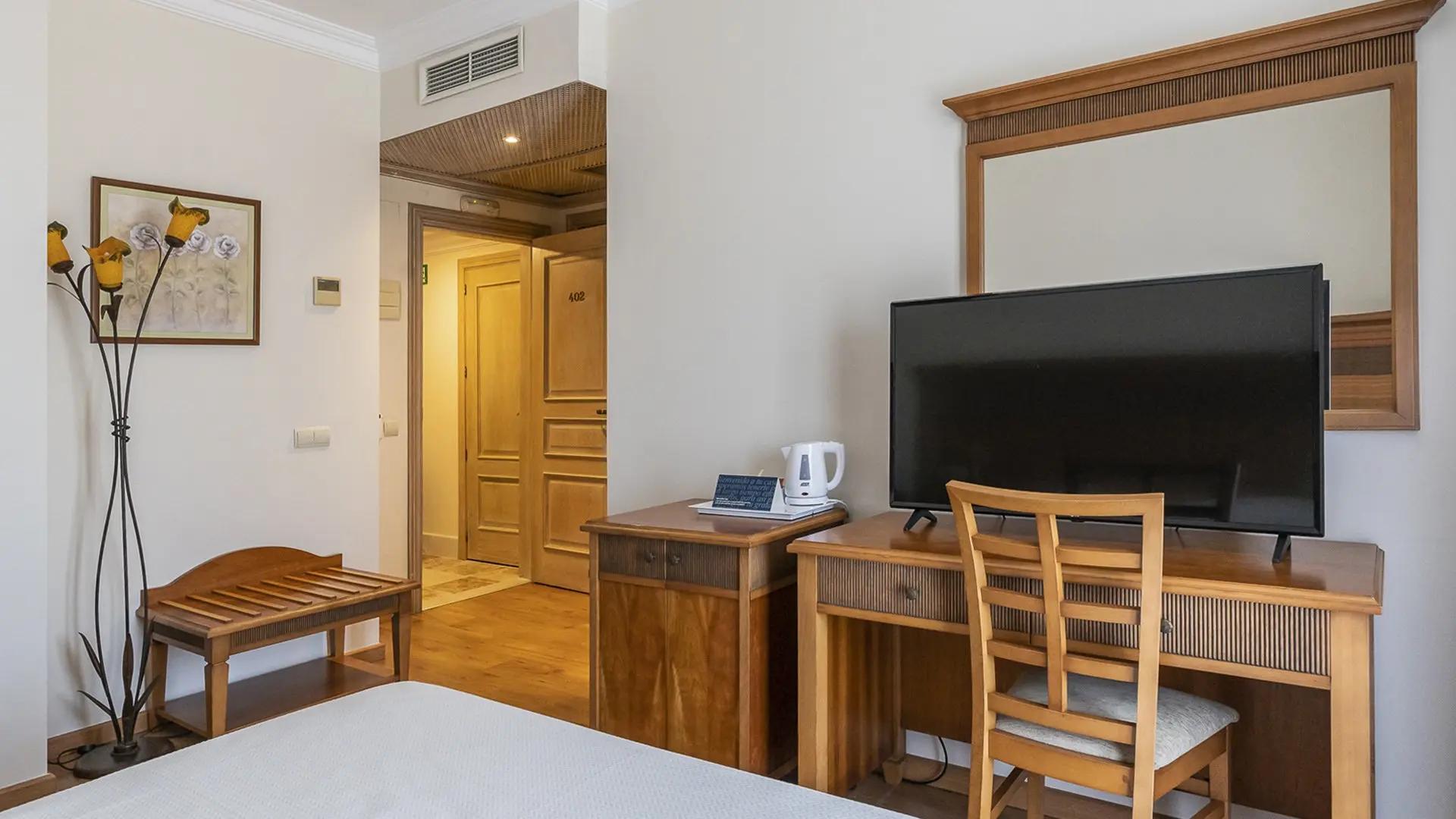 Double bed suite at Globales Paraiso Beach