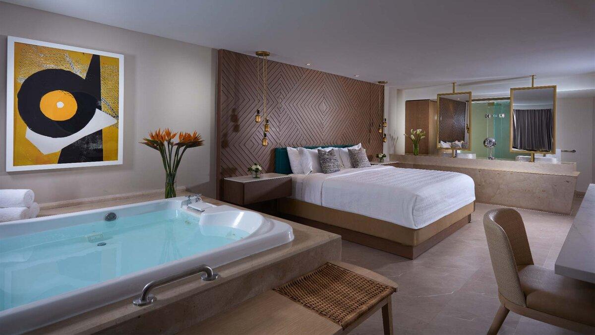 Double bed suite with a jacuzzi at Hard Rock Hotel Cancun