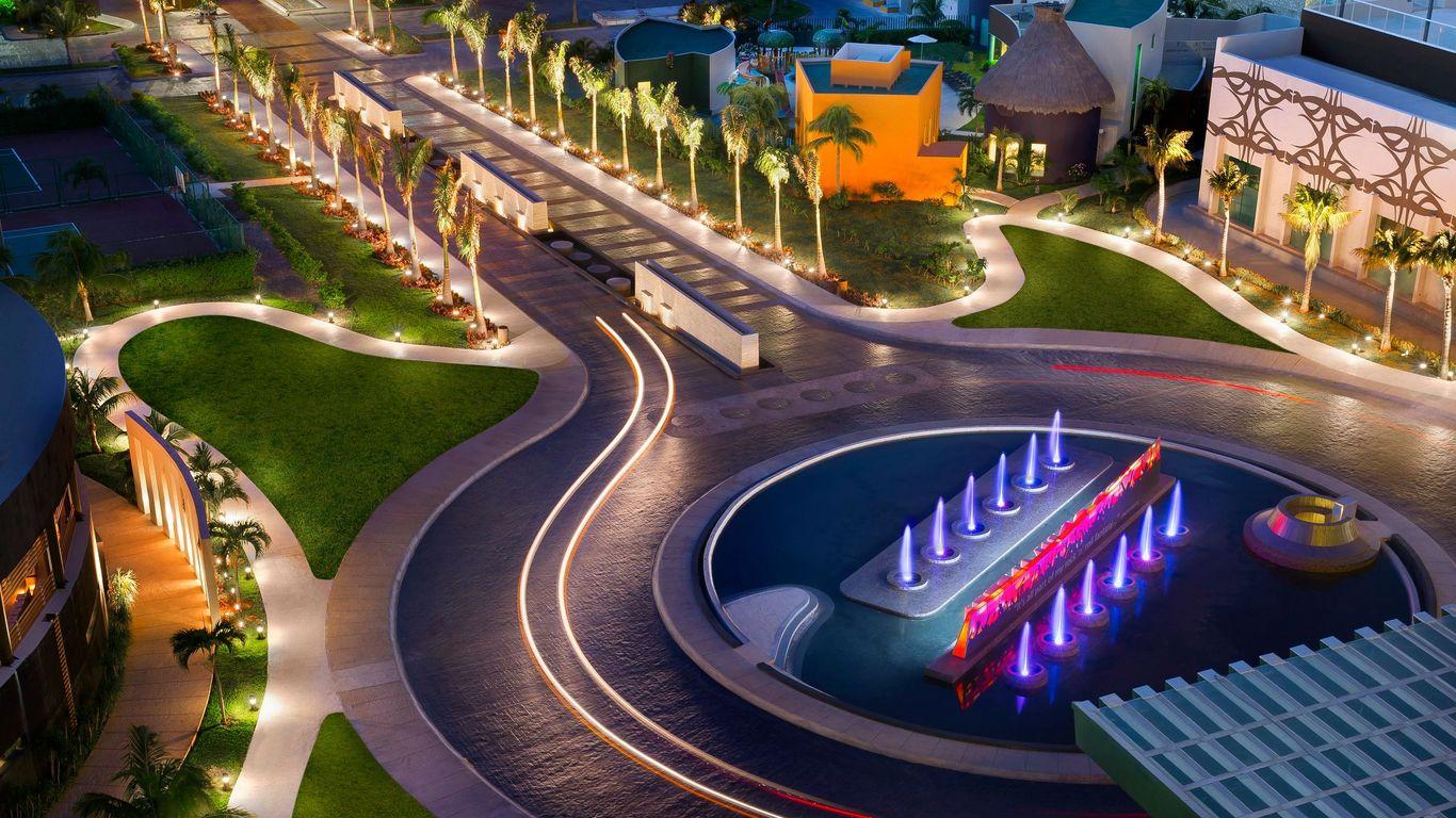 Overhead view of the driveway up to Hard Rock Hotel Cancun