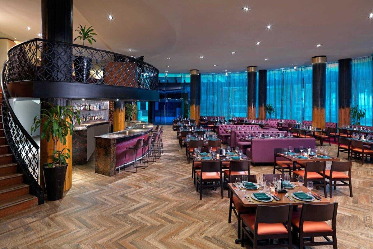 Indoor dining room and bar at Hard Rock Hotel Cancun