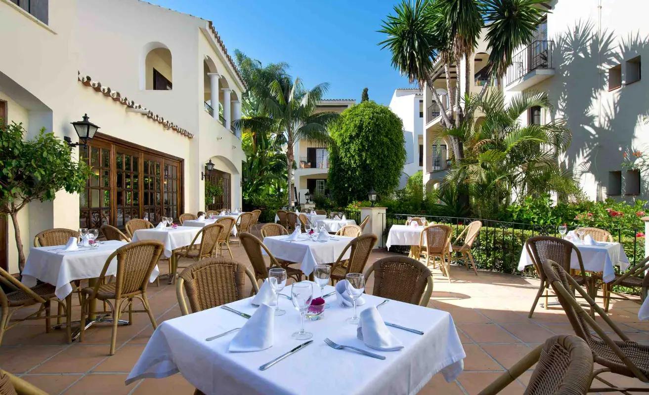 Outdoor dining area at Hotel BlueBay Banús