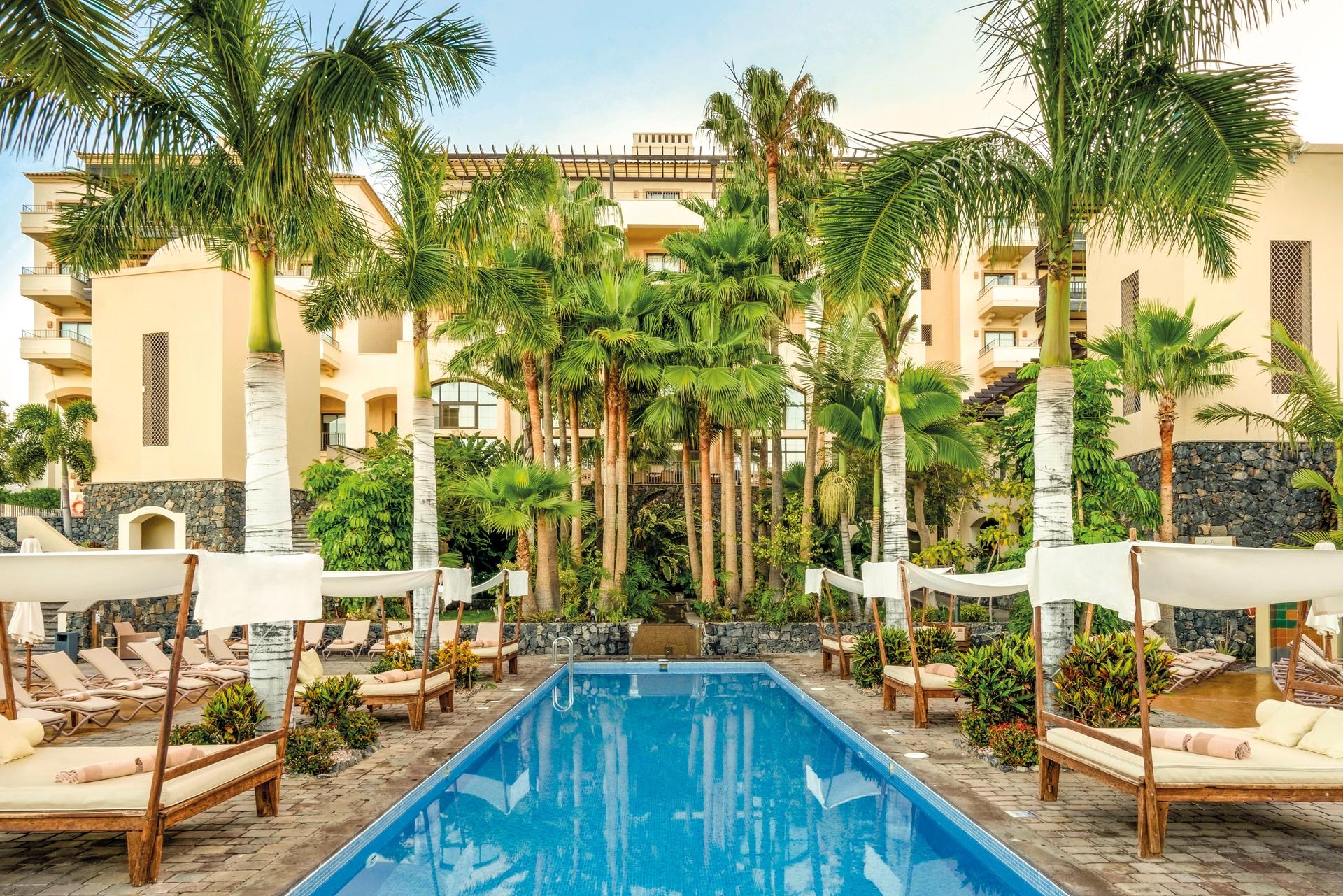 Panoramic view of the Hotel Vincci Seleccion La Plantacion del Sur building