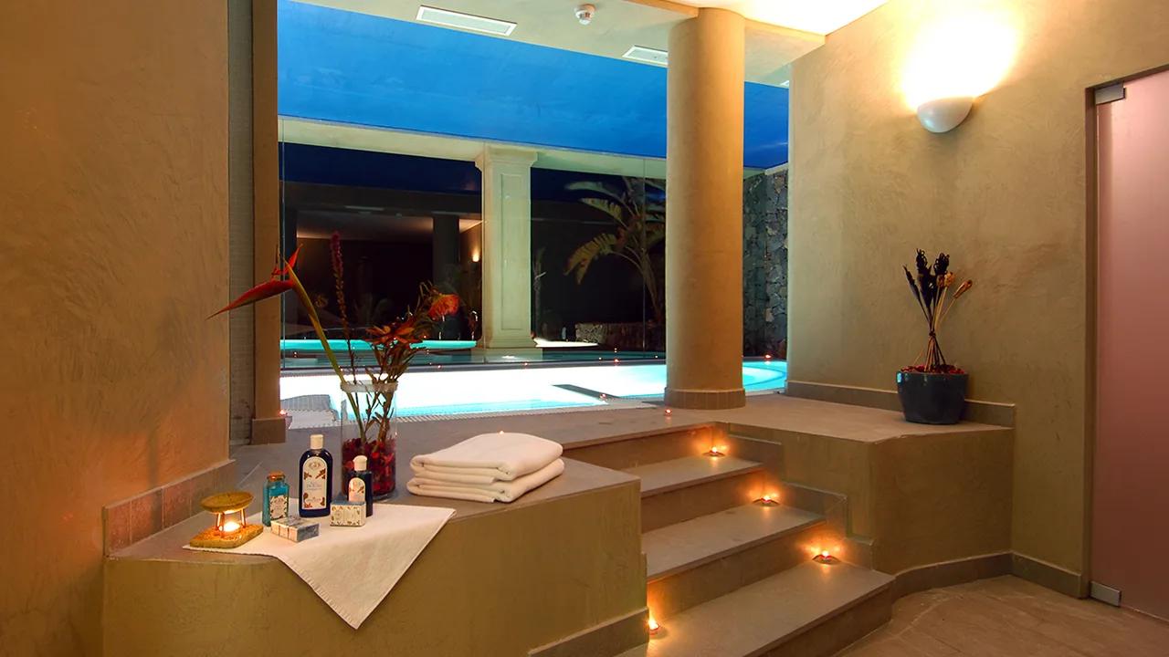 Stairs leading up to the indoor pool as part of the spa facilities at Hotel Vincci Seleccion La Plantacion del Sur