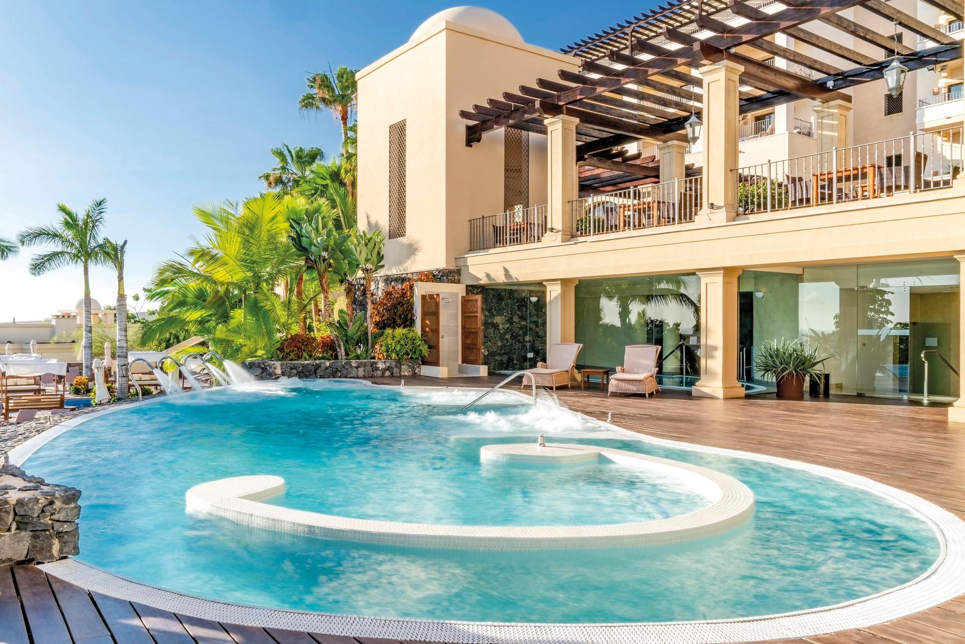 Outdoor swimming pool at Hotel Vincci Seleccion La Plantacion del Sur