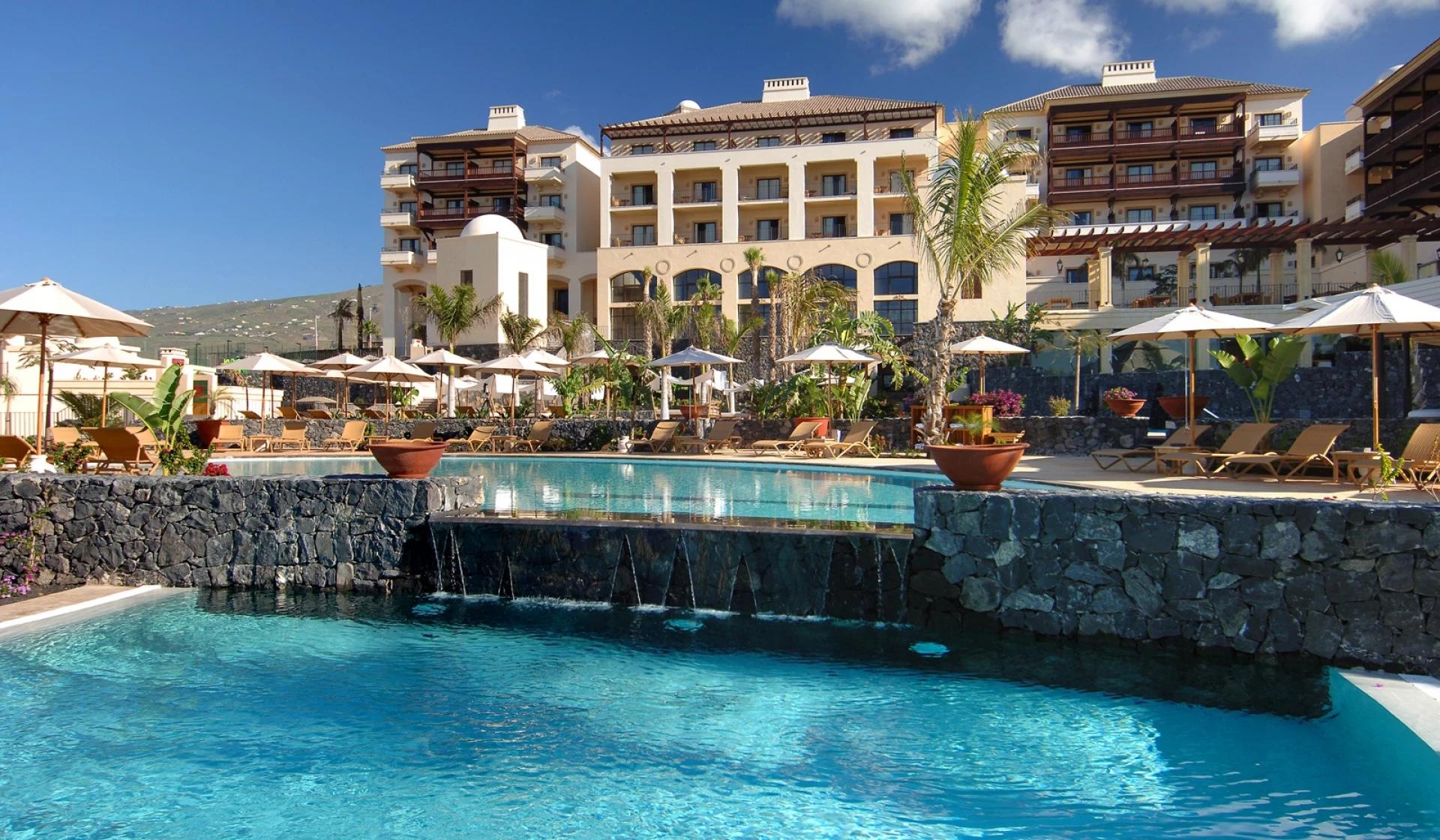 Panoramic view of the Hotel Vincci Seleccion La Plantacion del Sur building