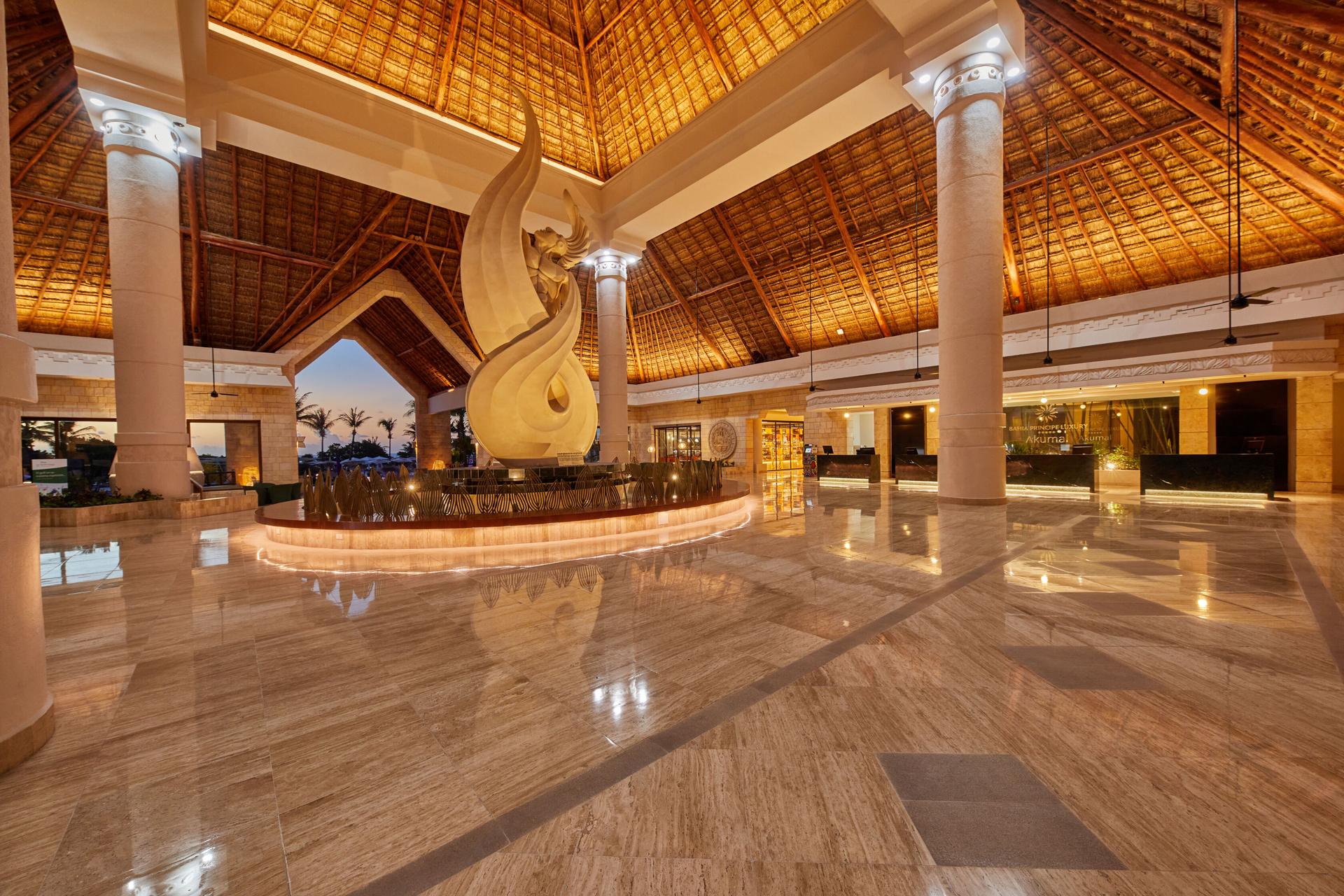 Reception at Luxury Bahia Principe Akumal with a grand centre piece