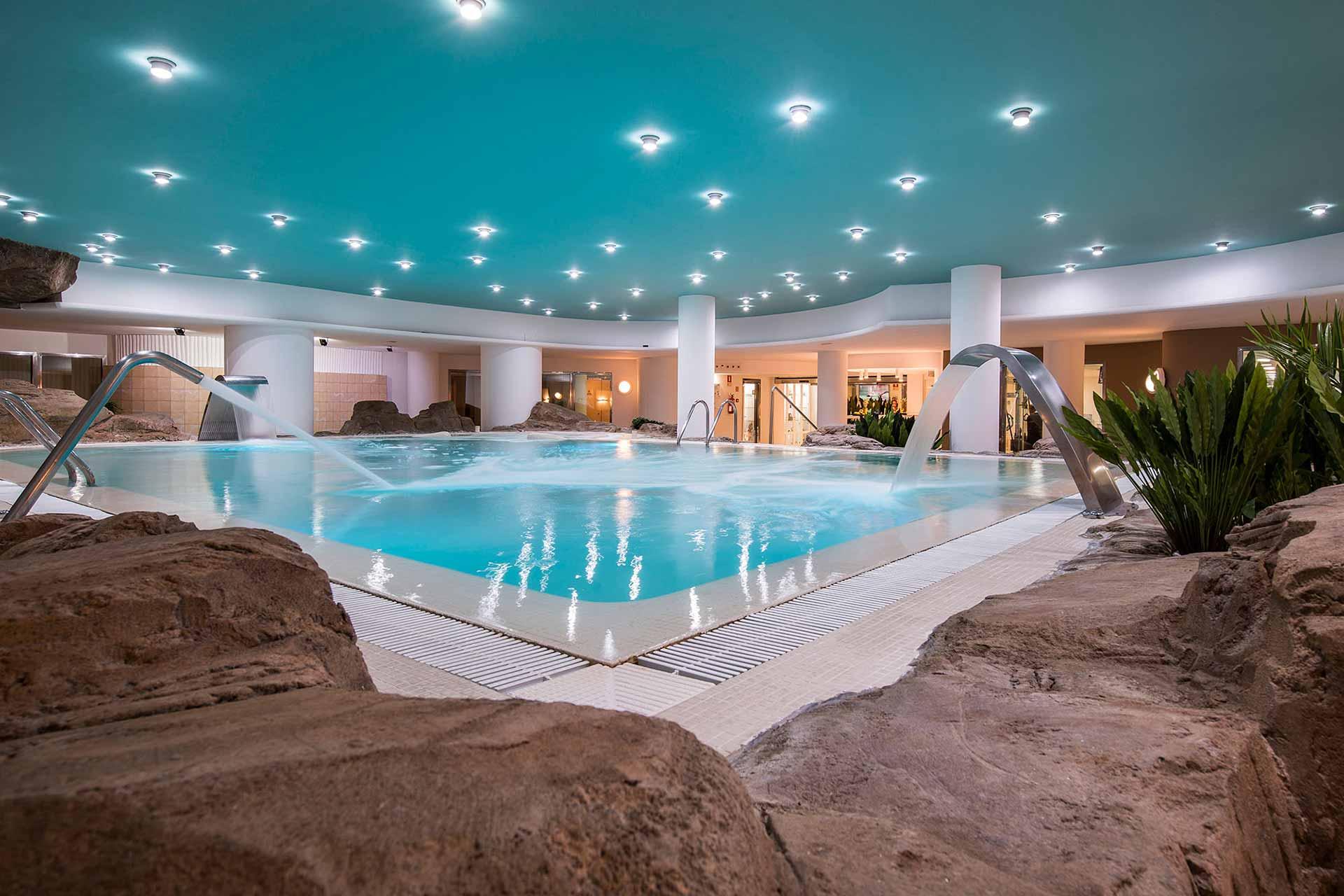 Indoor pool as part of the spa facilities at Oliva Nova Beach & Golf Hotel
