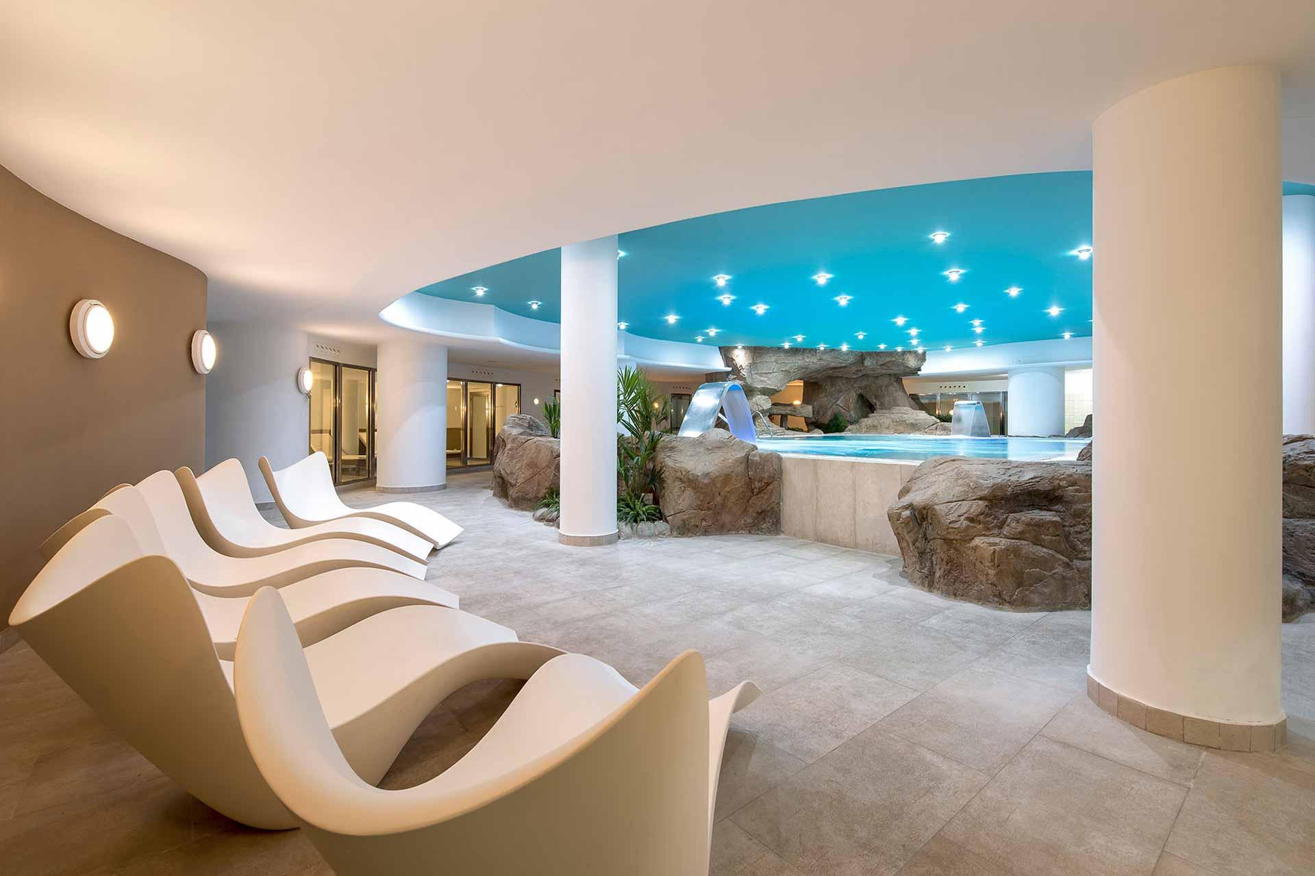 Indoor pool as part of the spa facilities at Oliva Nova Beach & Golf Hotel
