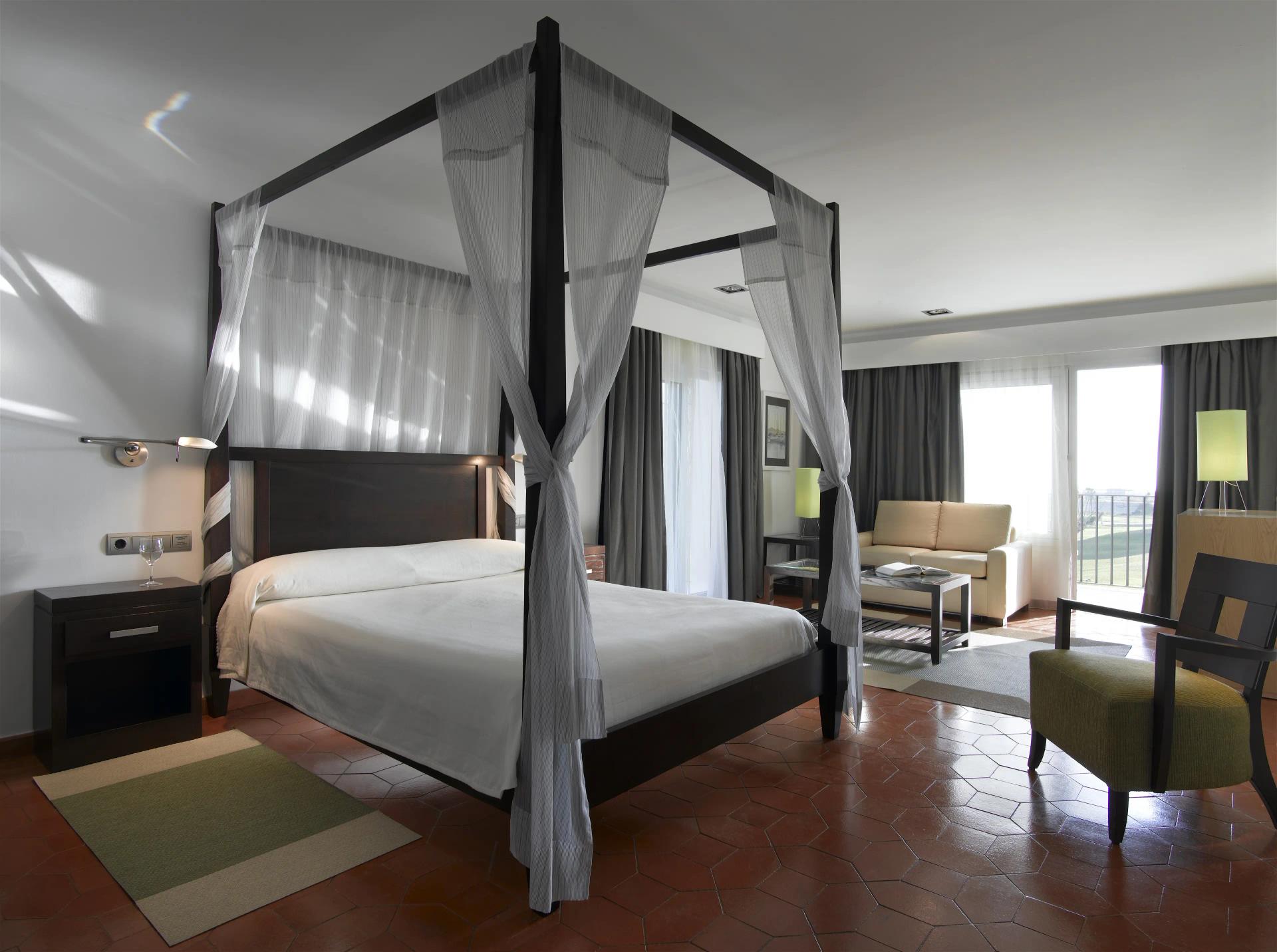 Double bed suite at Historic Golf Course