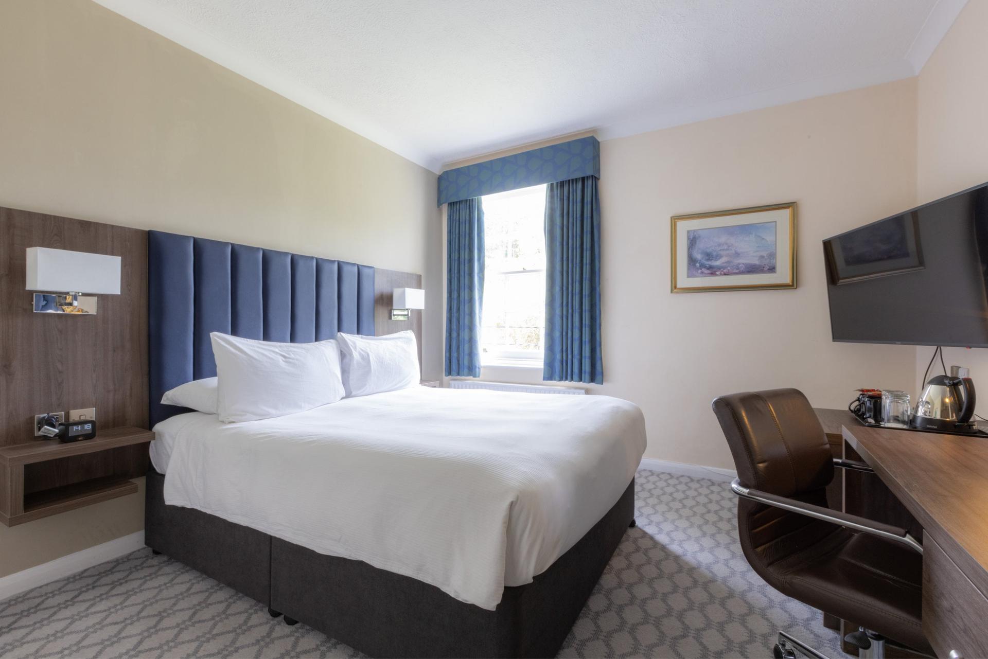 Double bed suite at Avisford Park Hotel